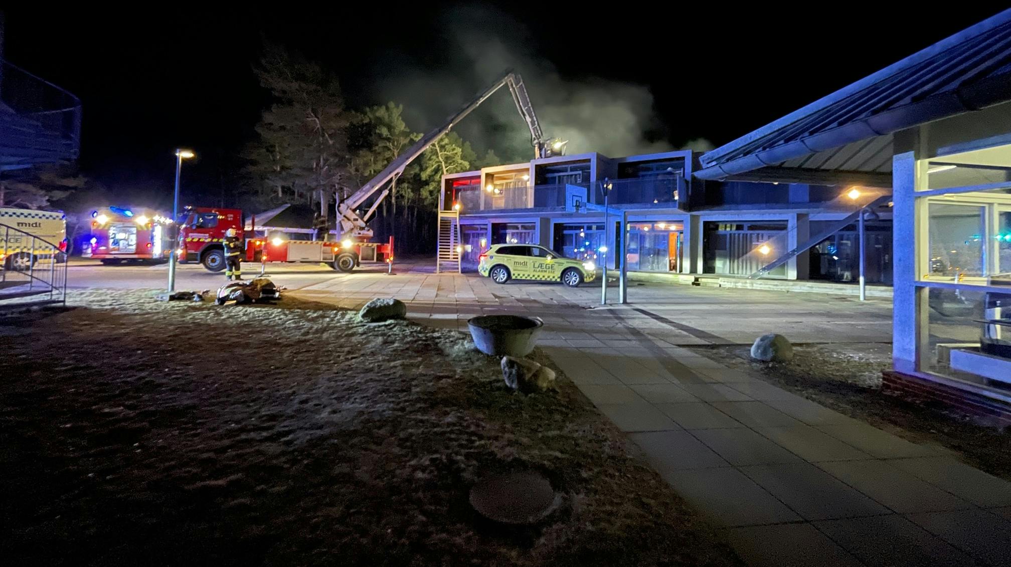 En voldsom brand raserede tirsdag aften et kollegieværelse i Grenaa. Torsdag bliver en 25-årig mand fremstillet i grundlovsforhør, sigtet for vold og drabsforsøg.