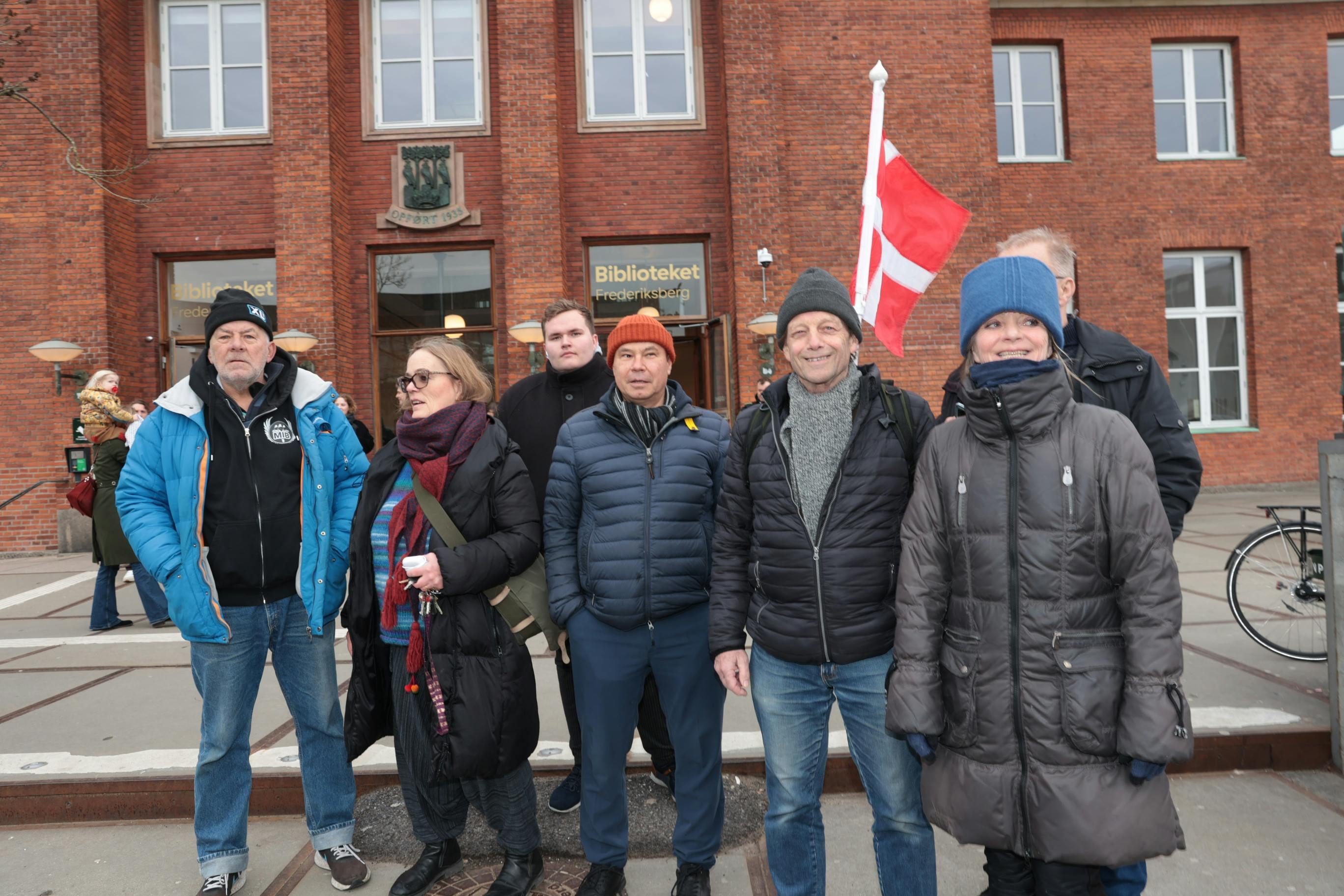 Selvom Dannebrog var fundet frem, var dagens egentlig demonstration ikke særlig synlig. 