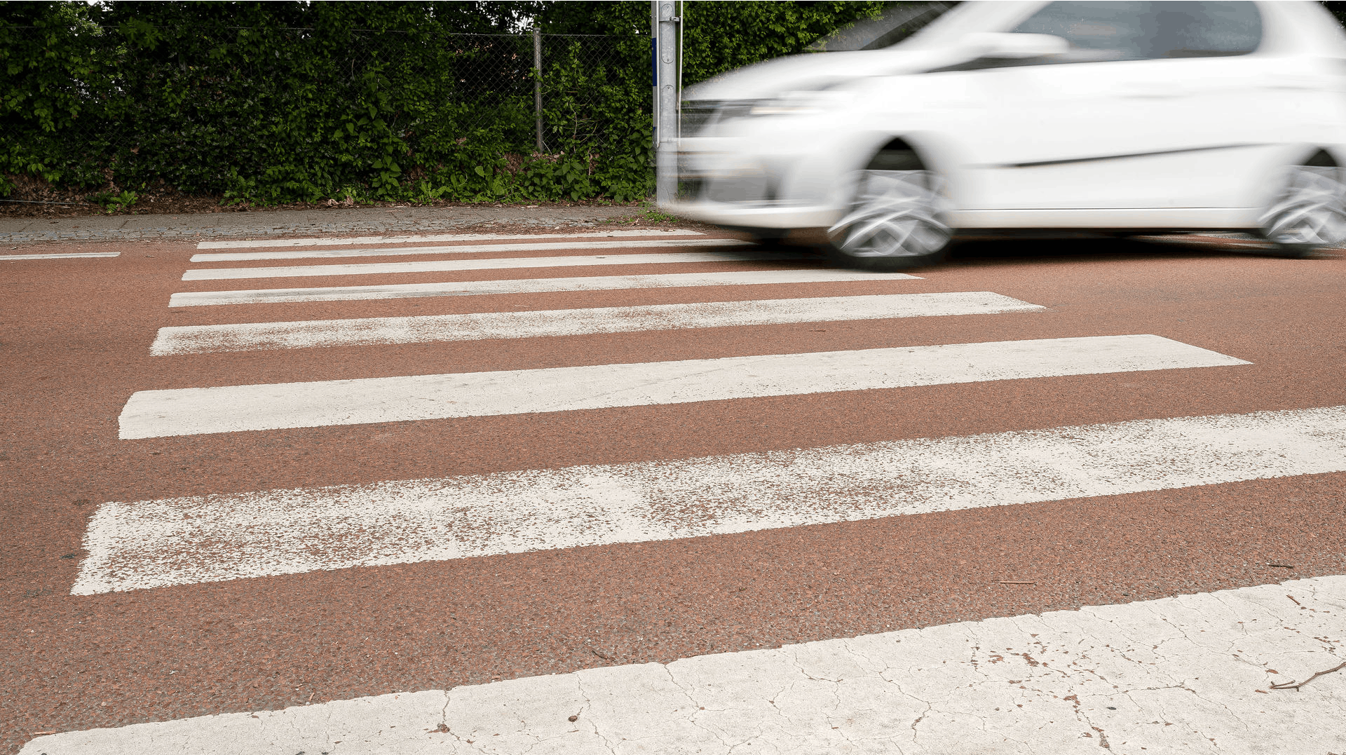 n 28-årig mand fra Randers skal fredag stilles for en dommer, efter at han torsdag blev anholdt for at have kørt vanvidskørsel. Kørslen var så vanvittig, at en fodgænger måtte springe for livet.