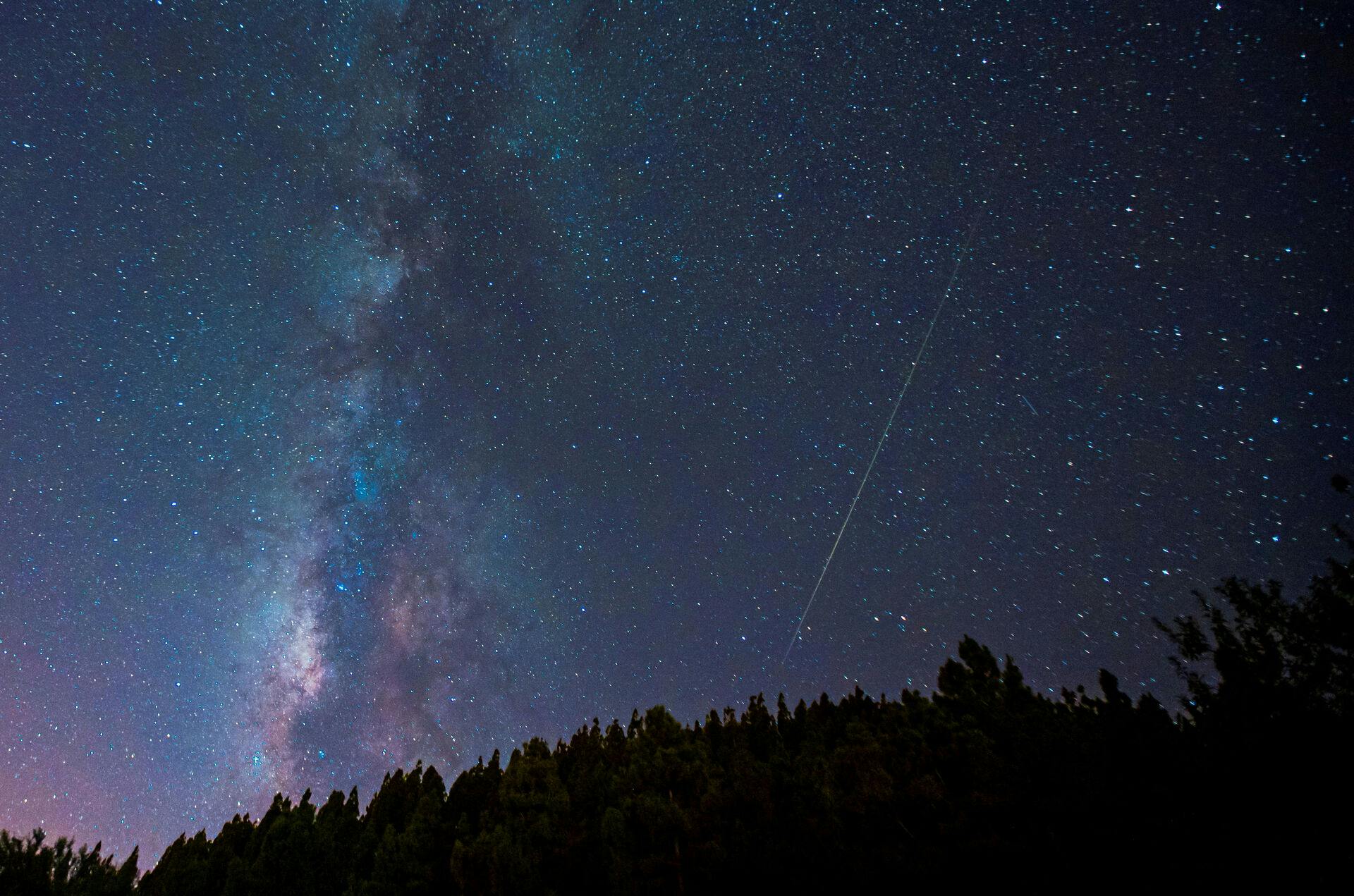 En kraftig ildkugle over Jylland antyder, at der kan være faldet meteoritter ned.