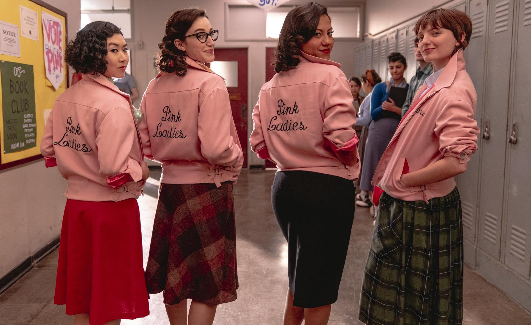 Pink Ladies-tøserne i "Grease: Rise of the Pink Ladies", som spilles af Tricia Fukuhara, Marisa Davila, Cheyenne Wells og Ari Notartomaso.
