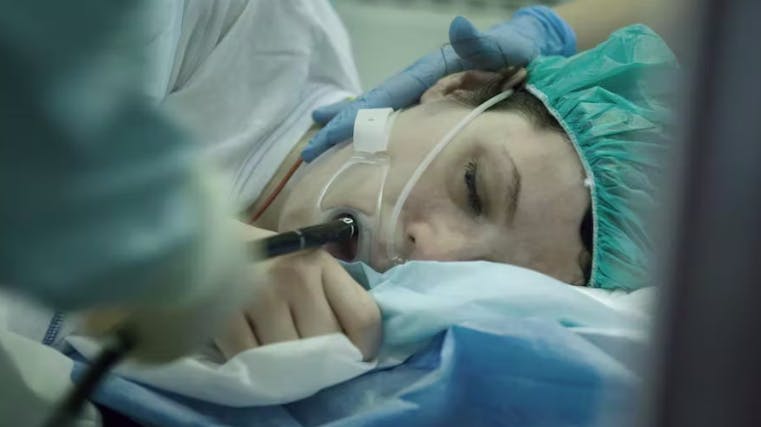 Efter operationen i Grækenland har Sarah Gyldendal været indlagt et utal af gange på Hvidovre Hospital