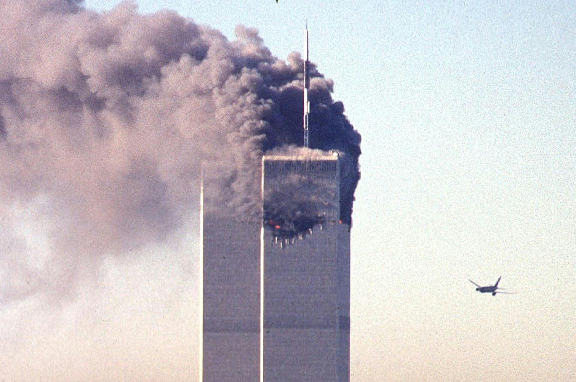 11. september 2001. United Airline Flight 175 er ved at flyve ind i det sydlige tårn ved World Trade Center i New York.