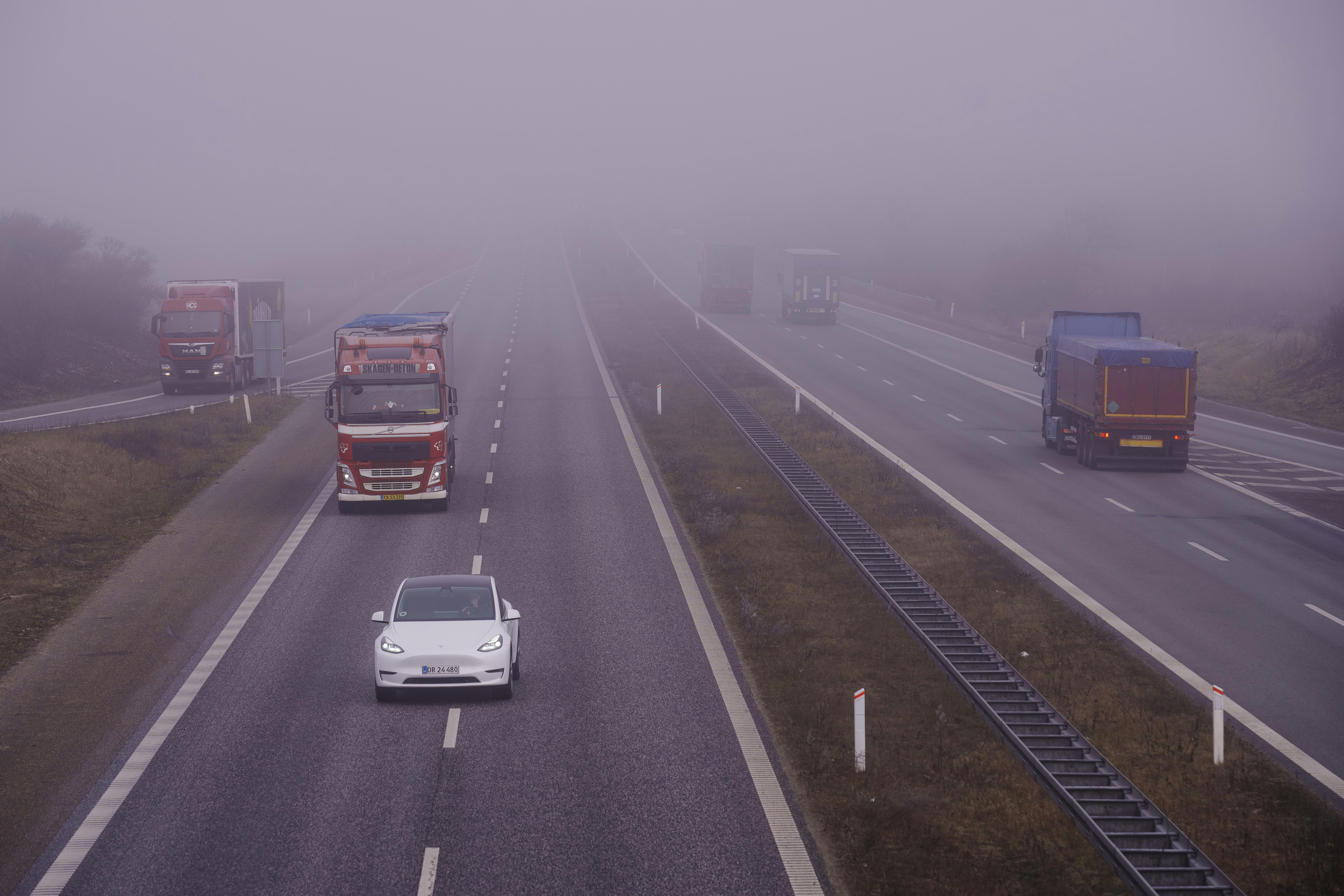 Tidligere på måneden har rimtåge generet trafikken – blandt andet her på E45 ved Randers.