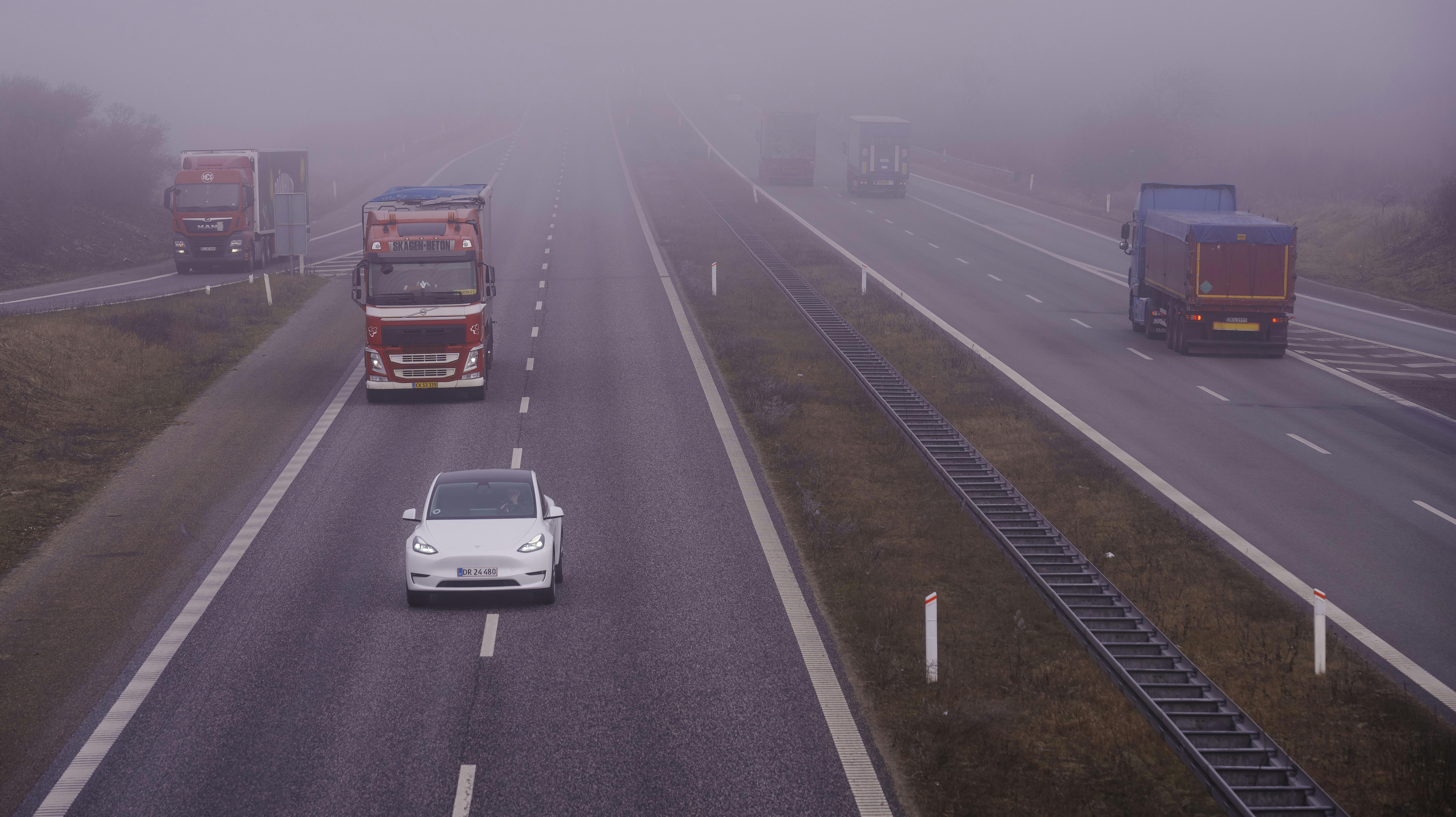 Tidligere på måneden har rimtåge generet trafikken – blandt andet her på E45 ved Randers.