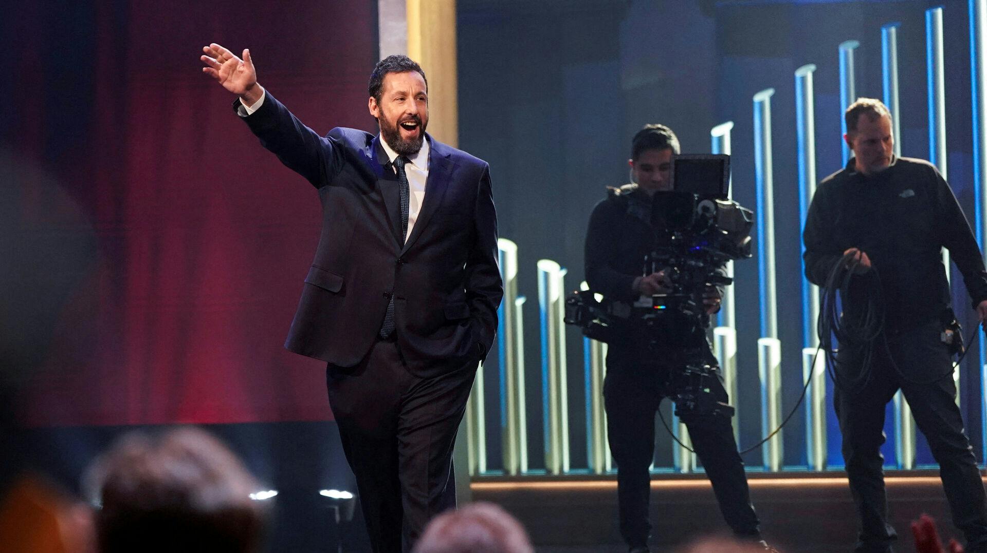 Adam Sandler blev søndag hyldet for sit bidrag i amerikansk komedie.