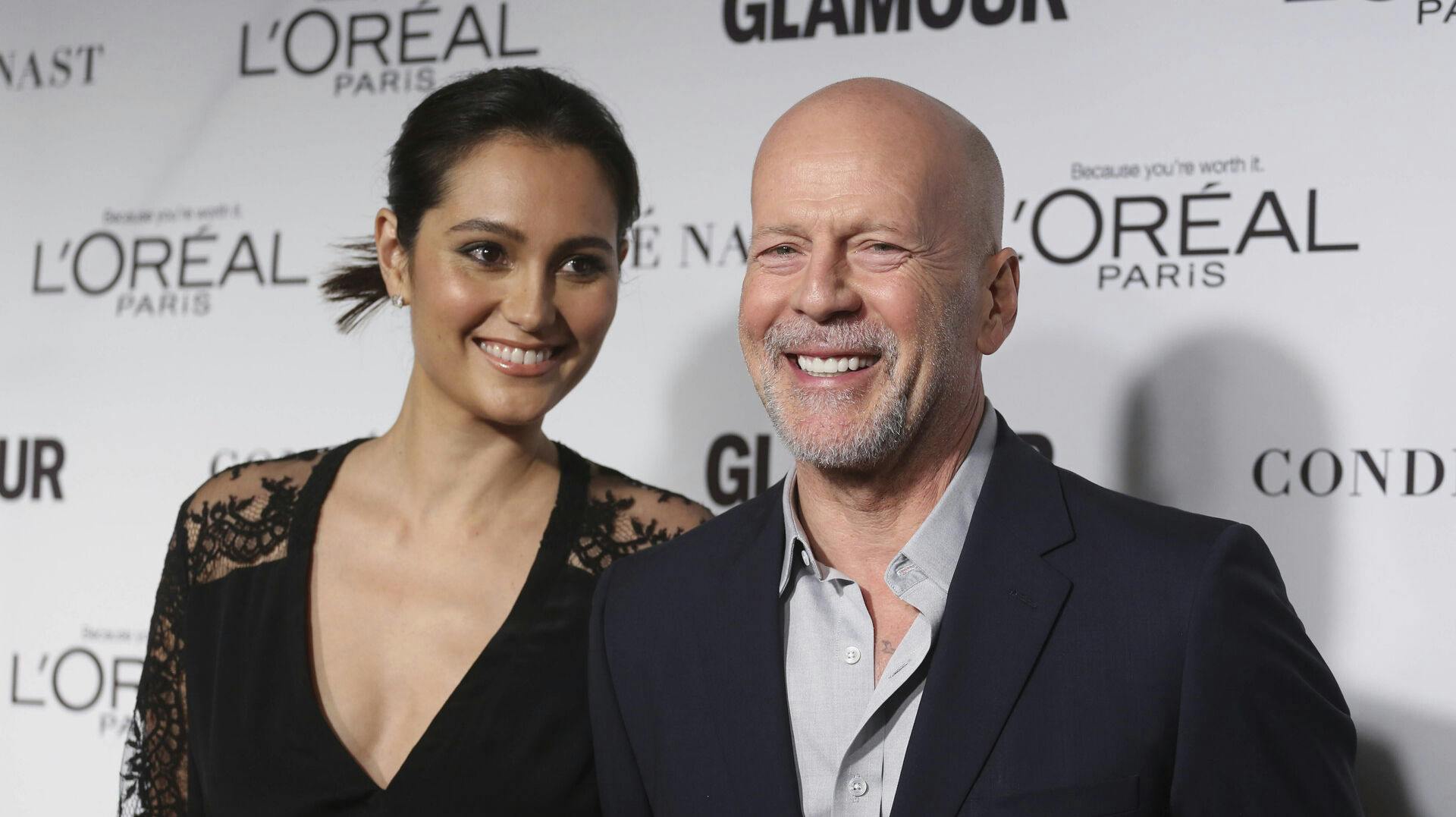 Emma Heming sammen med hendes kendte mand, Bruce Willis, der tidligere på året blev diagnosticeret med demens.