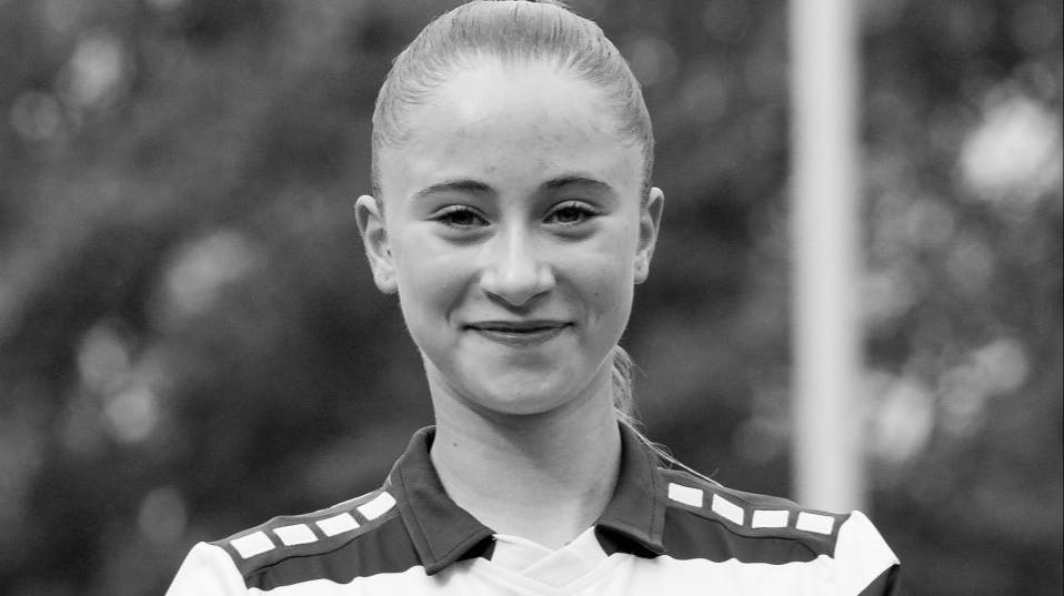 Tyskland blev i weekenden ramt af en fodboldtragedie, da MSV Duisburgs kun 16-årige Charlotte Vellar er død.