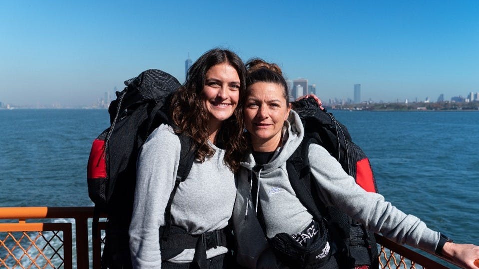 Laura og Bettina fra "Først til verdens ende"