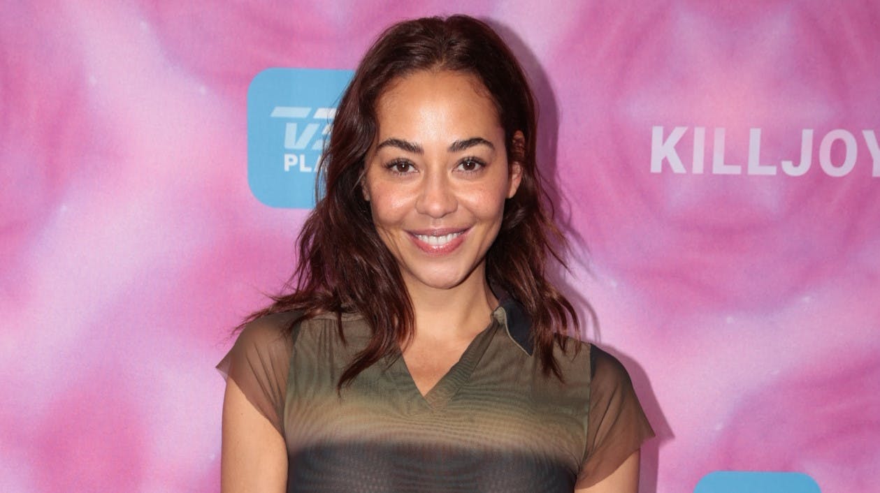 Skuespillerinden Sus Wilkins ankom med strålende humør til dagens forpremiere. nbsp;