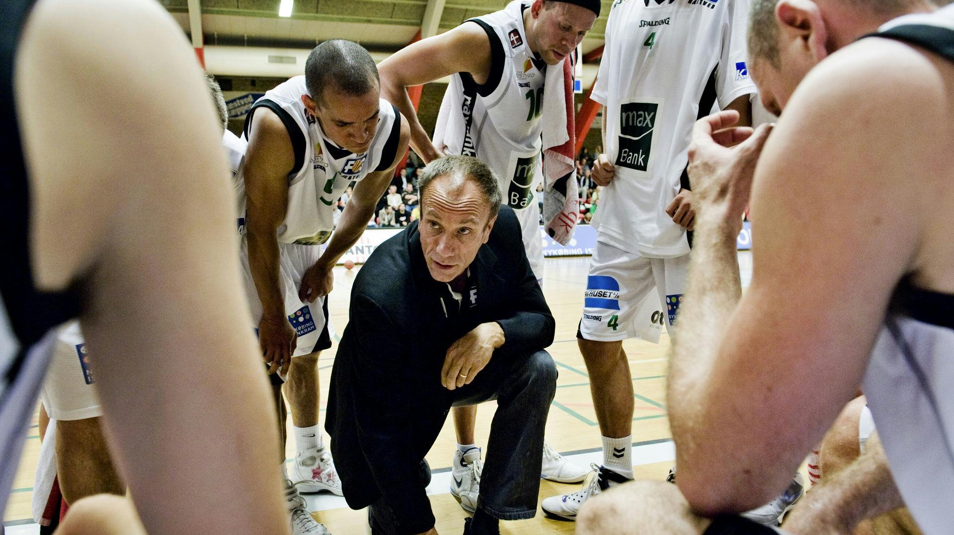 Den tidligere Bakken Bears og Horsens IC-træner Geof Kotila er gået bort. Han blev 64 år. nbsp;