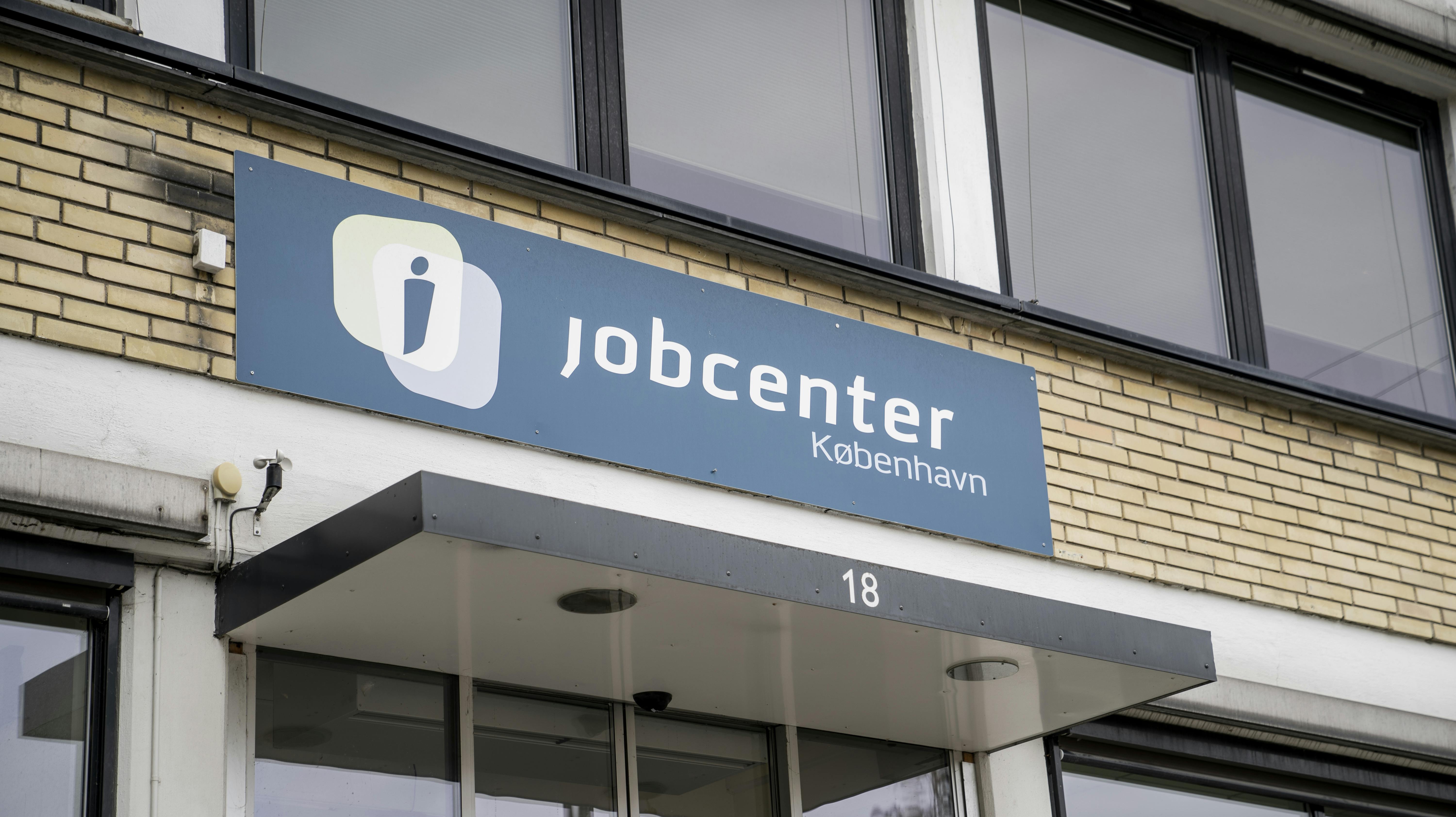 Arbejdsmarkedet fortsætter sin rekordstime trods økonomisk usikkerhed.