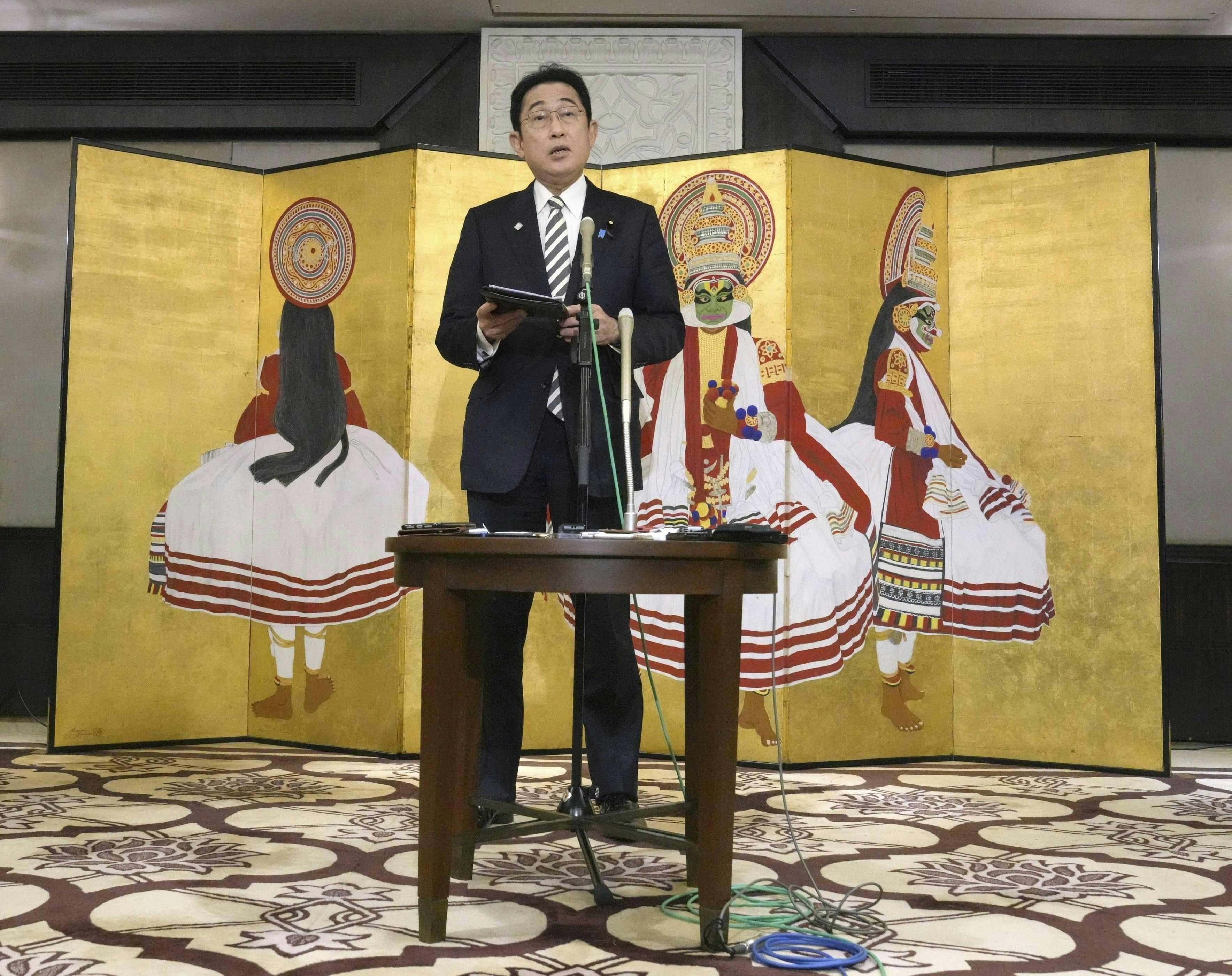 Den japanske premierminister, Fumio Kishida, talte mandag i Indien, som han besøgte, inden han satte kursen mod Ukraine.
