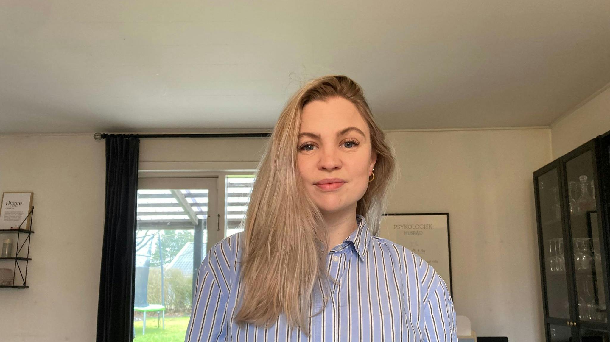 Efter et besøg på en restaurant blev Karen Dalum akut indlagt. Frygten var en ødelagt mavesæk hos den 27-årige kvinde.