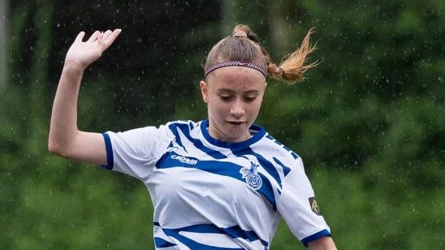 MSV Duisburgs 16-årige fodboldtalent Charlotte Vellar, er på tragisk vis død i en alt, alt for tidlig alder. Blot en uge før, at Duisburg meldte ud om dødsfaldet, delte Vellar sin sidste video på TikTok.