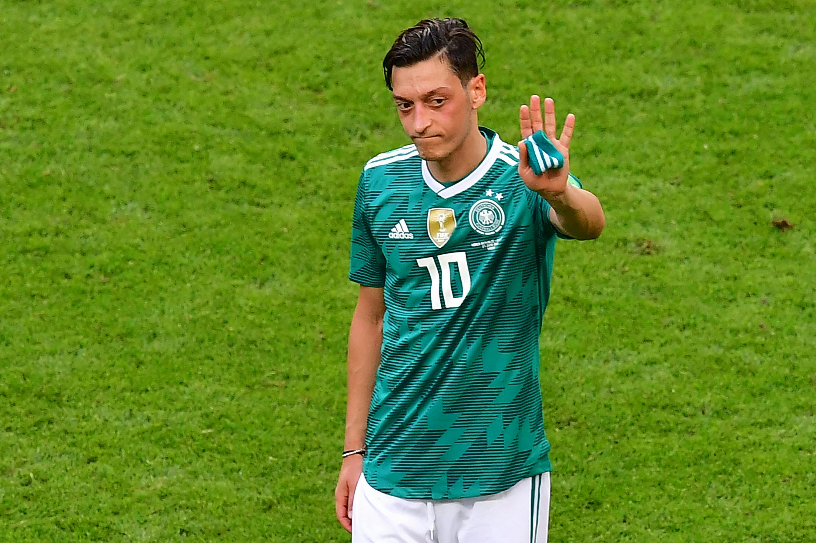 Tyske Mesut Özil stopper karrieren.