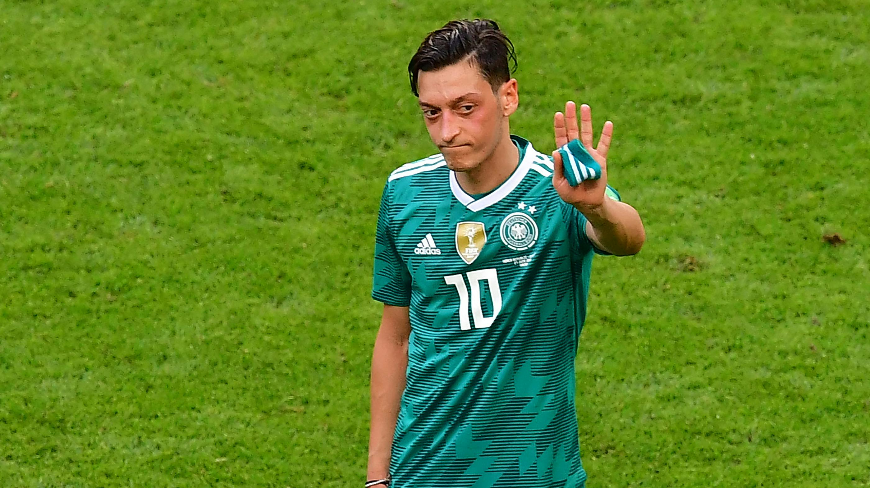 Tyske Mesut Özil stopper karrieren.