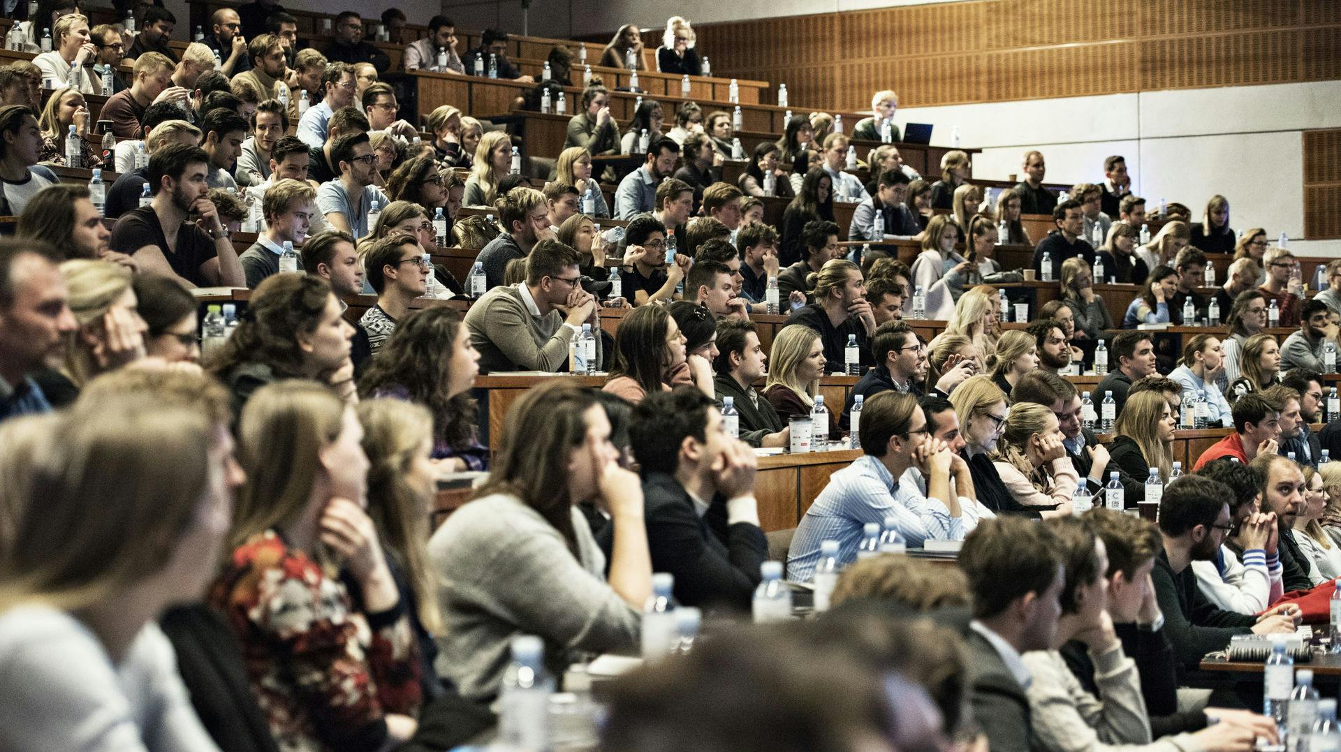 En uddannelse på Copenhagen Business School kan vise sig at ende med en stor indtjening, når man kommer ud på jobmarkedet.