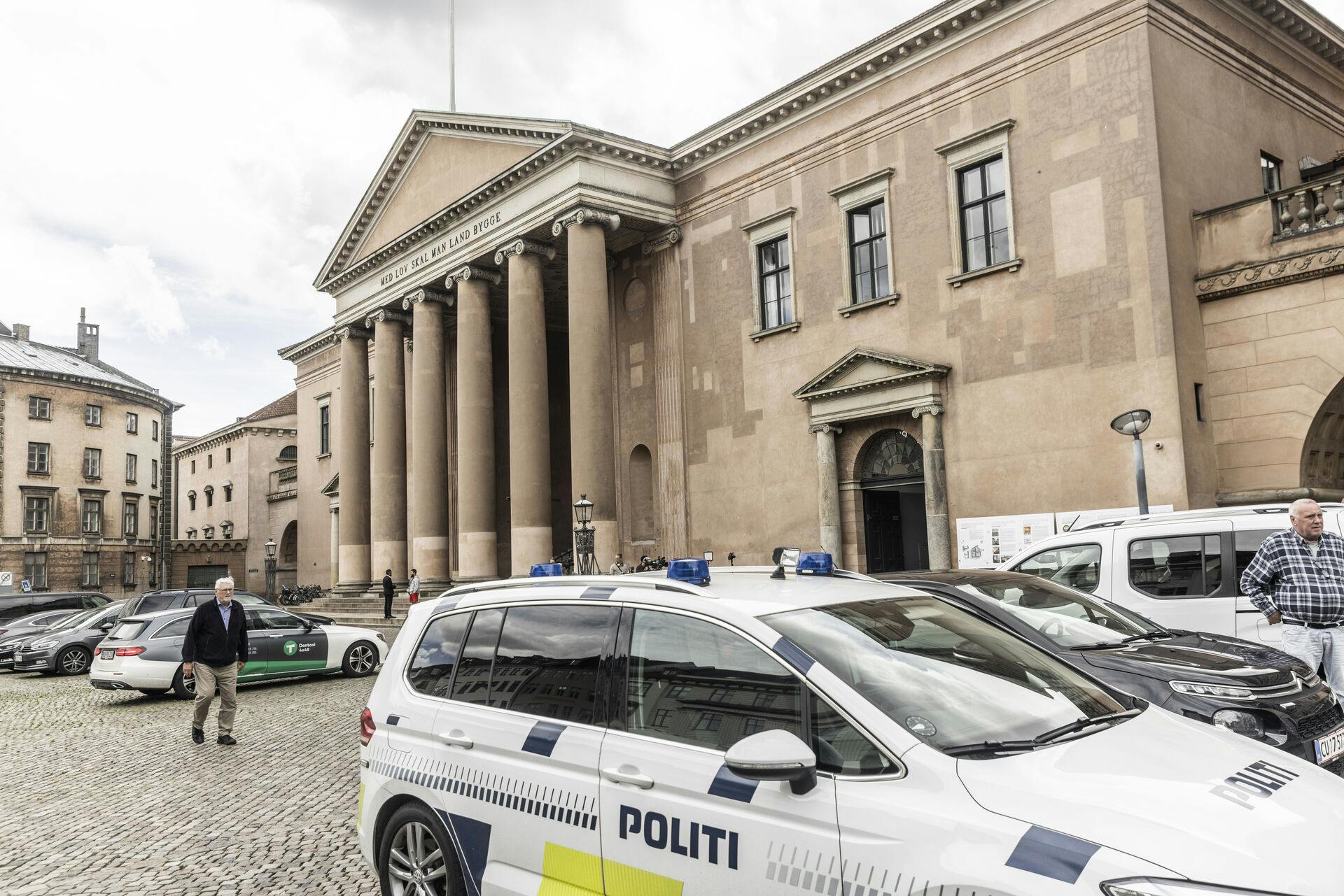 En kvindelig, dansk musiker tog onsdag formiddag plads på anklagebænken i Københavns Byret. Her kunne hun fortælle, at hun nægtede ethvert kendskab til handicapskiltet, som hun er tiltalt for at have forfalsket.