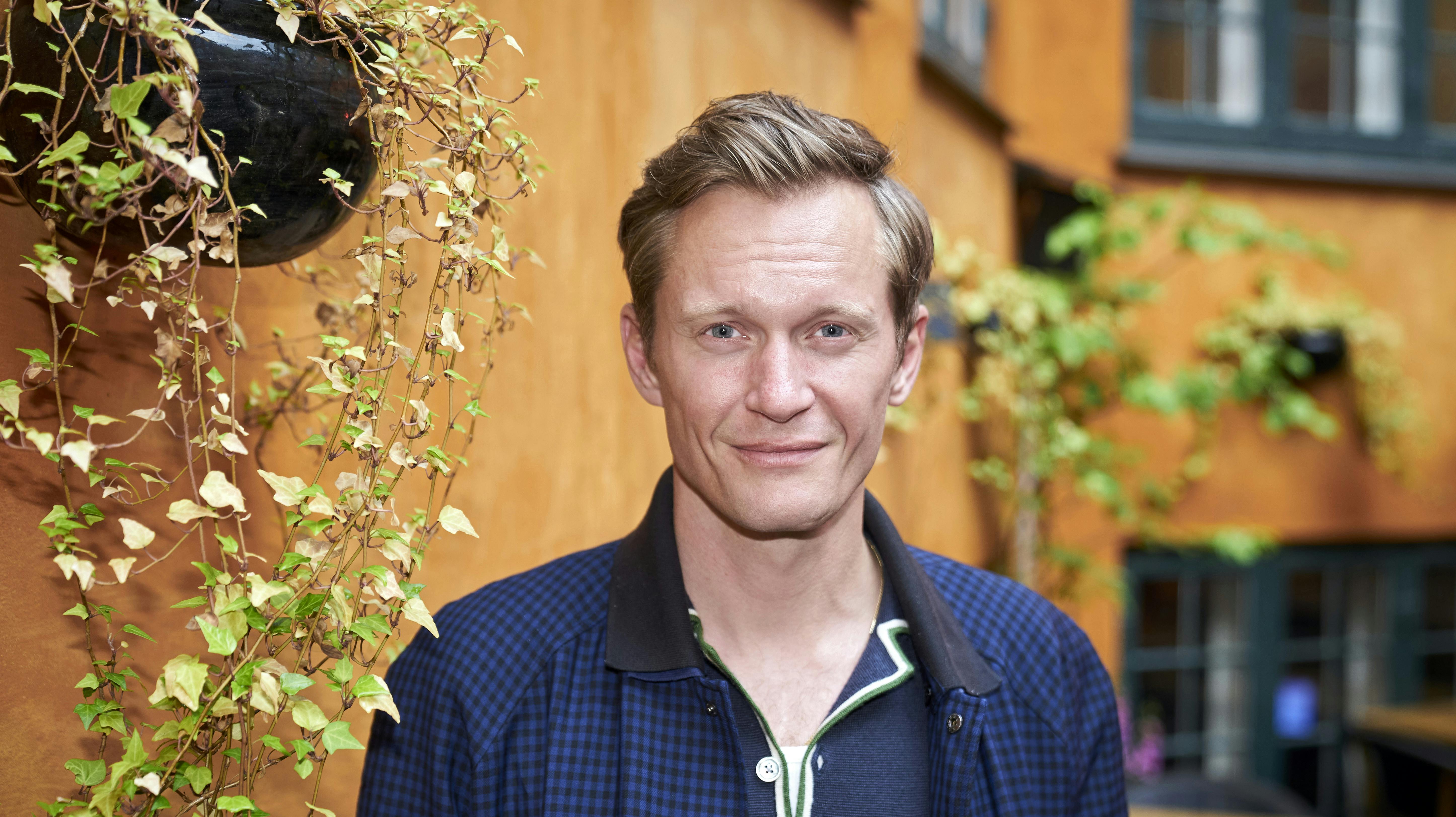 Matti Breschel springer ud som rockstjerne på Powersolos nye album.