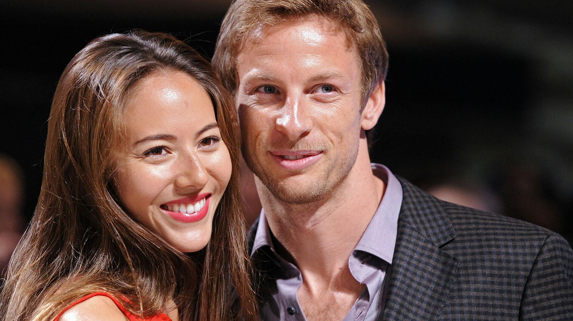 Jenson Buttons ekskone Jessica Michibata er blevet arresteret, efter der blev fundet MDMA på hendes hotelværelse. nbsp;