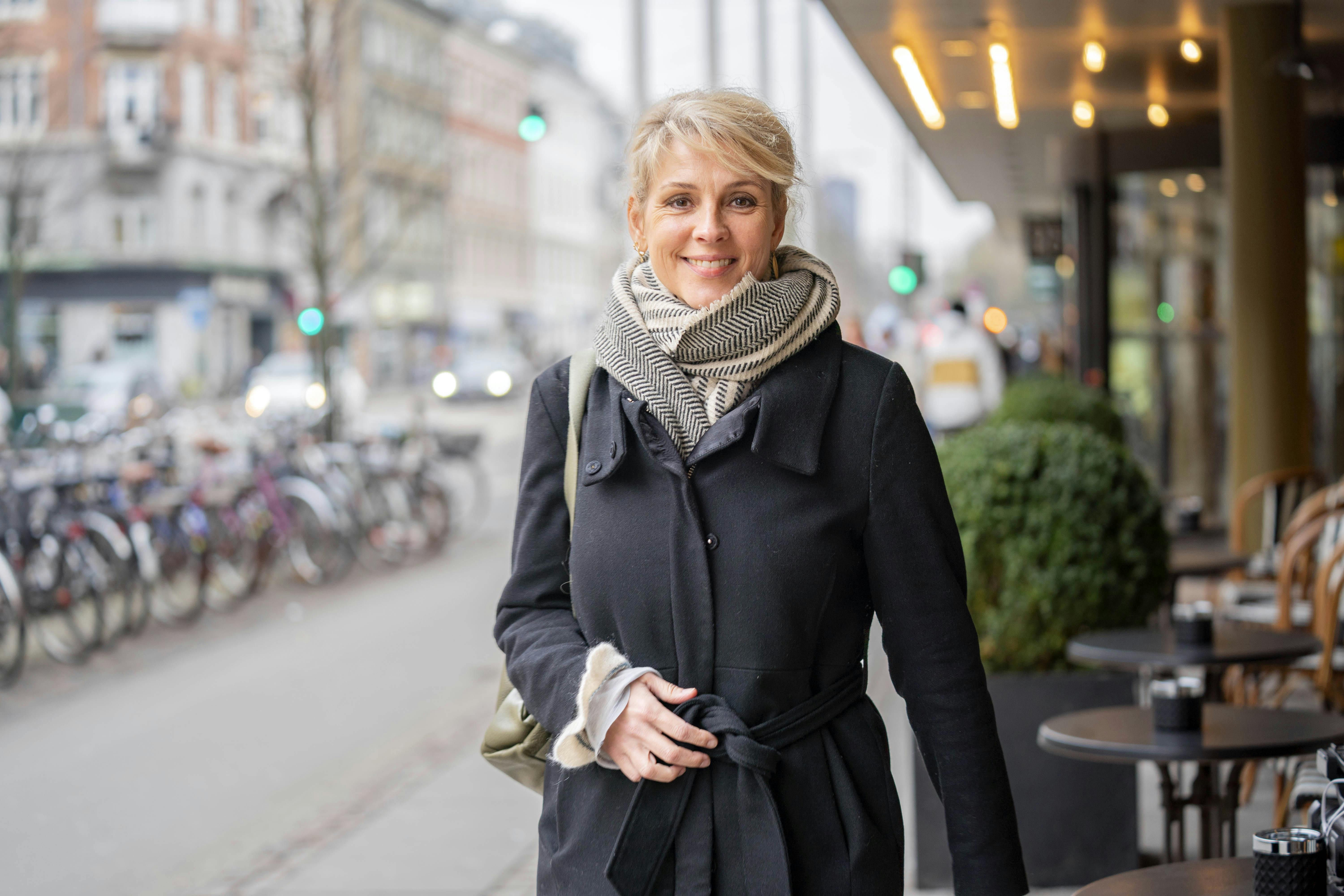 Hvis du hører navnet Anne Jensen, kan du lige kigge en ekstra gang for at se, om der er tale om Cecilie Frøkjær undercover. 