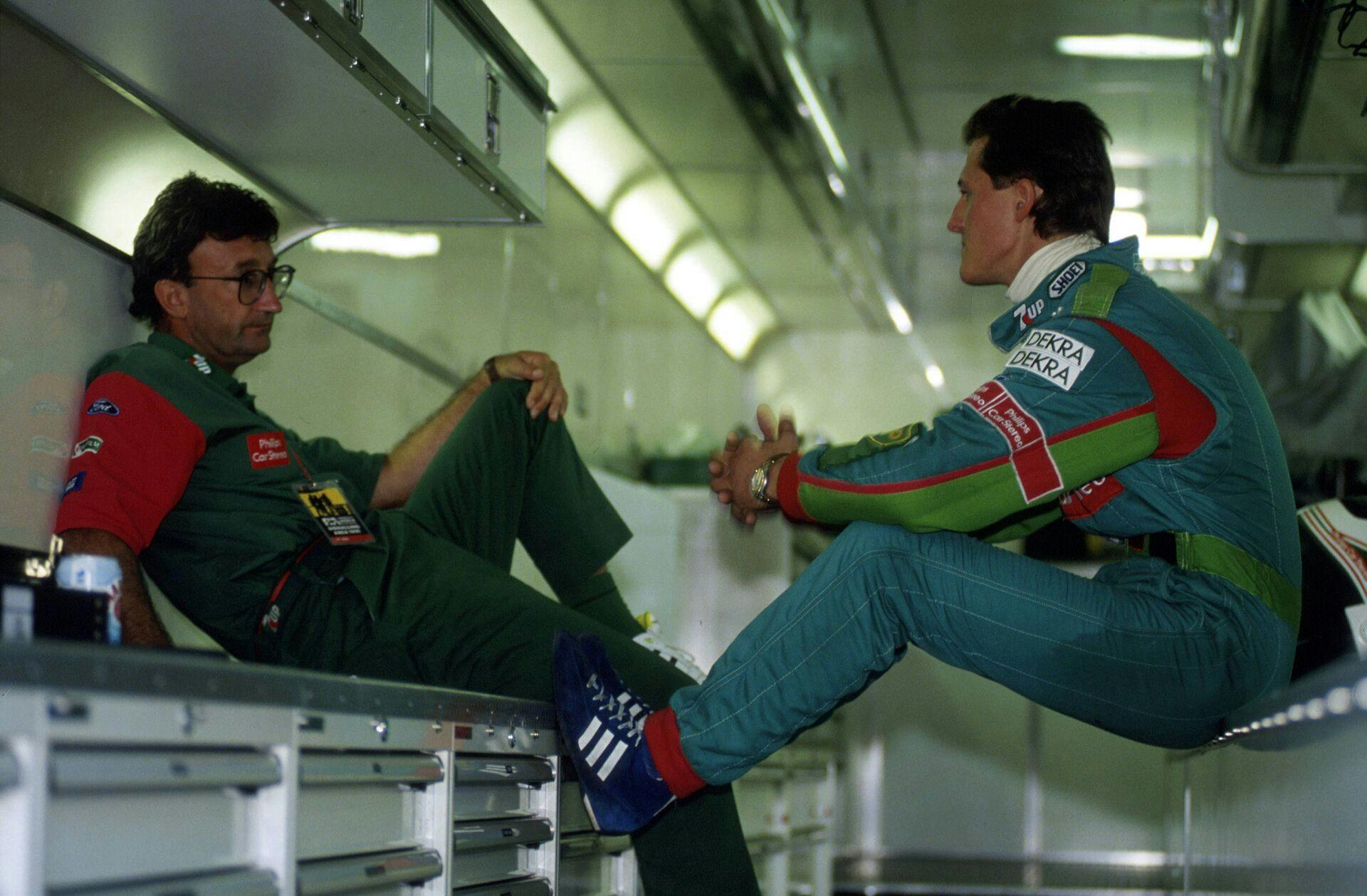 Michael Schumacher og Eddie Jordan sammen. 