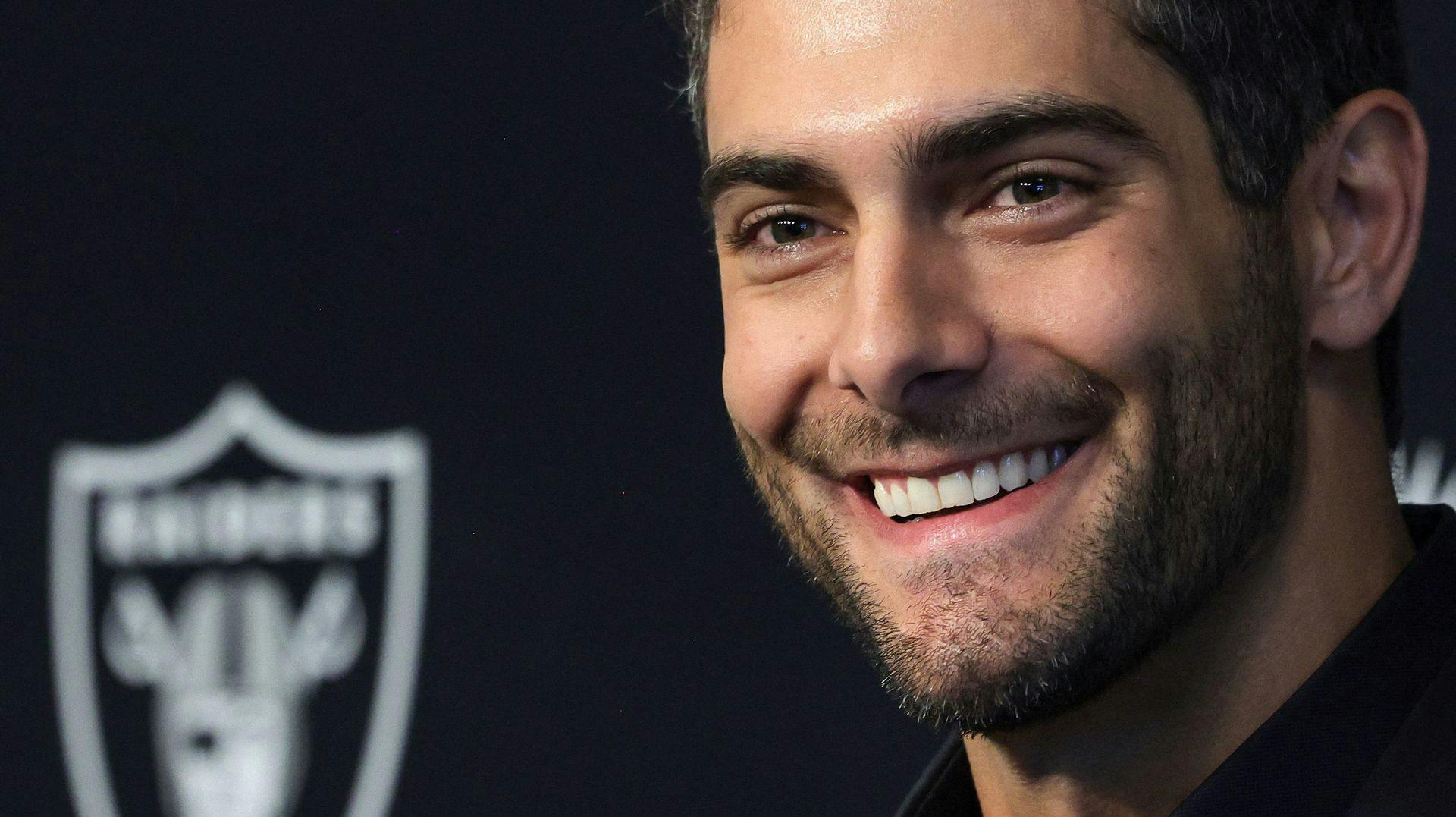 Jimmy Garoppolo har god grund til at smile i disse dage. Udover sin kontrakt med Las Vegas Raiders har nemlig fået tilbudt gratis sex resten af sine dage. nbsp;