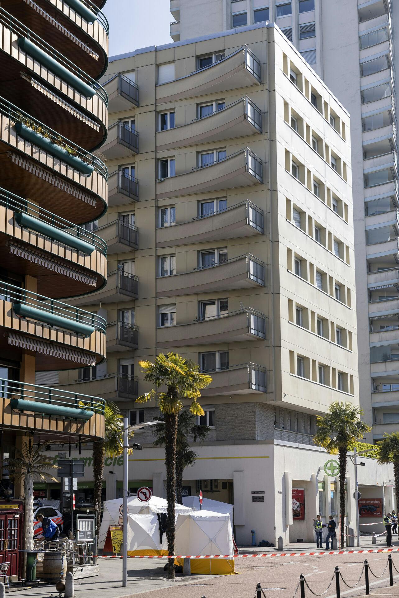 Torsdag den 24. marts 2022 valgte en hel familie at springe ud fra syvende sal. Kun en 15-årig søn overlevede. Hans tilstand er i dag ukendt.