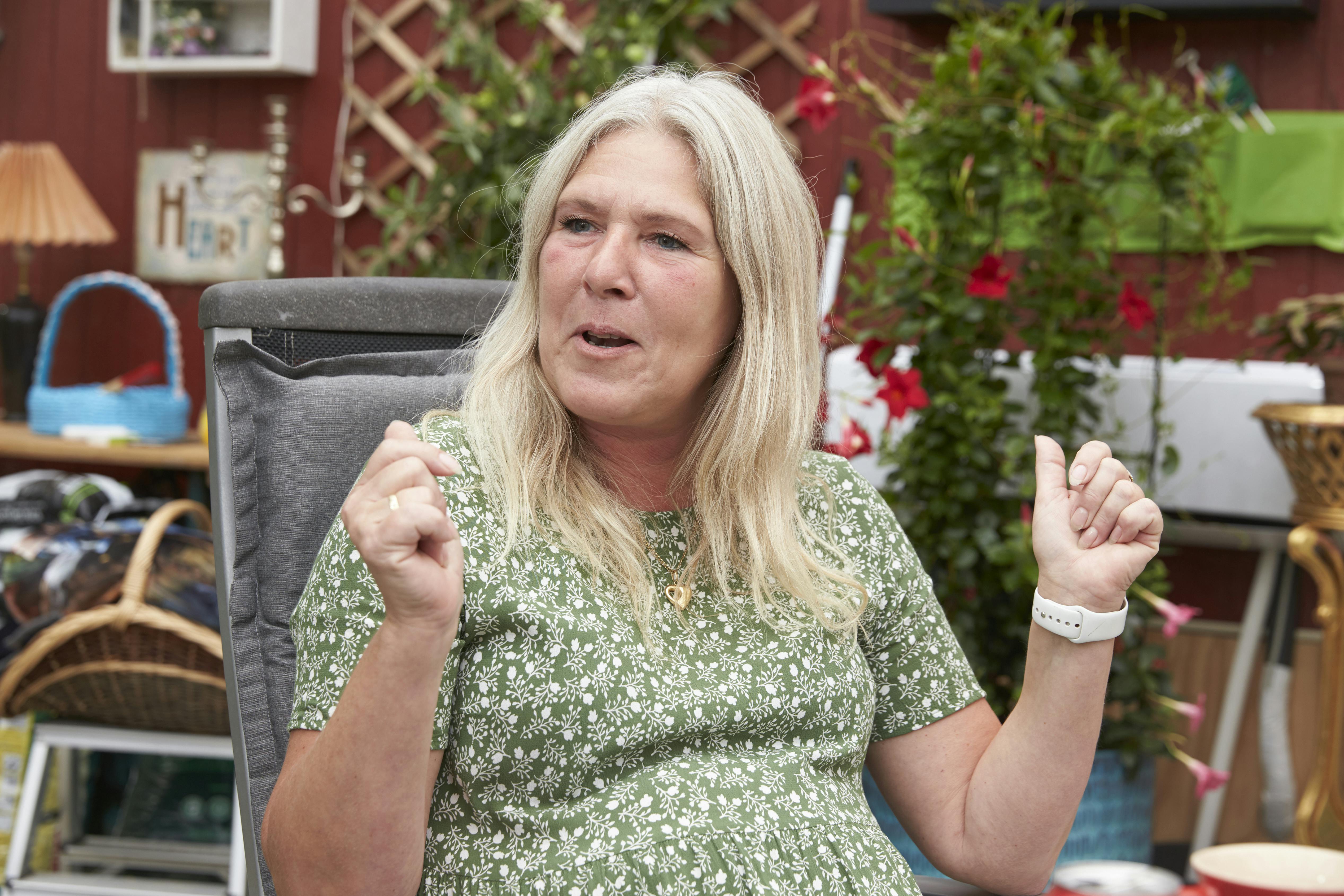 Sammen med manden har Susanne været til foretræde i Folketinget, hvor de foran et folketingsudvalg kan fortælle om deres arbejde. 