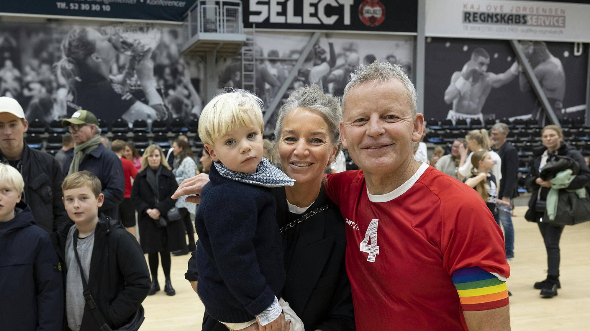 Parrets søn Alfred er nu blevet storebror. nbsp;