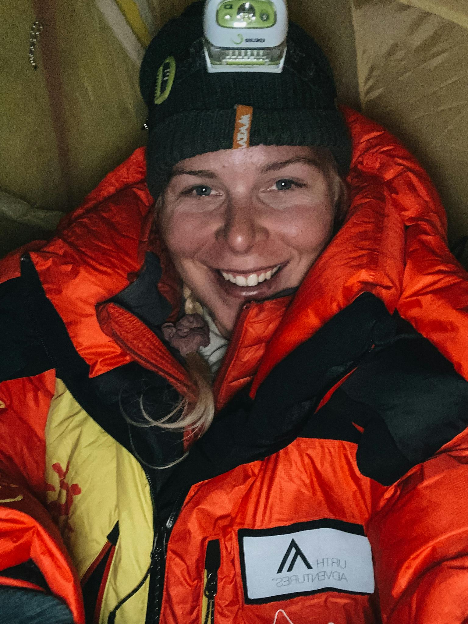 I tre år har Emma Østergaard forberedt sig på den ultimative rejse: Bestigningen af Mount Everest.&nbsp;
