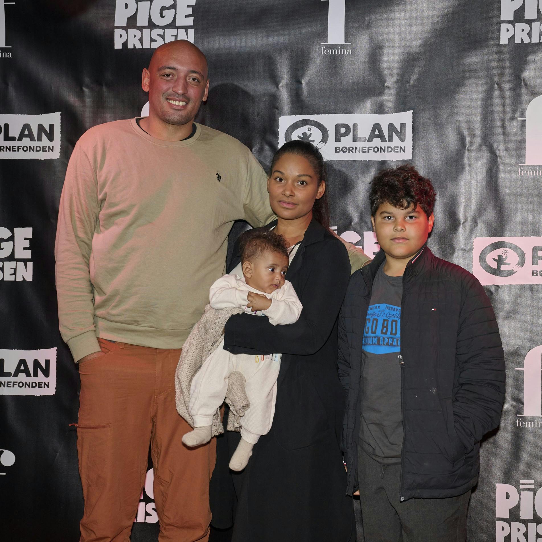 Wafande og kæresten Ana Maxime havde deres lille datter Chloe med på den røde løber tilbage i november. Datteren, der fylder et år til maj, kan se frem til at blive storesøster. Med sig havde de Ana Maximes søn Marco. 