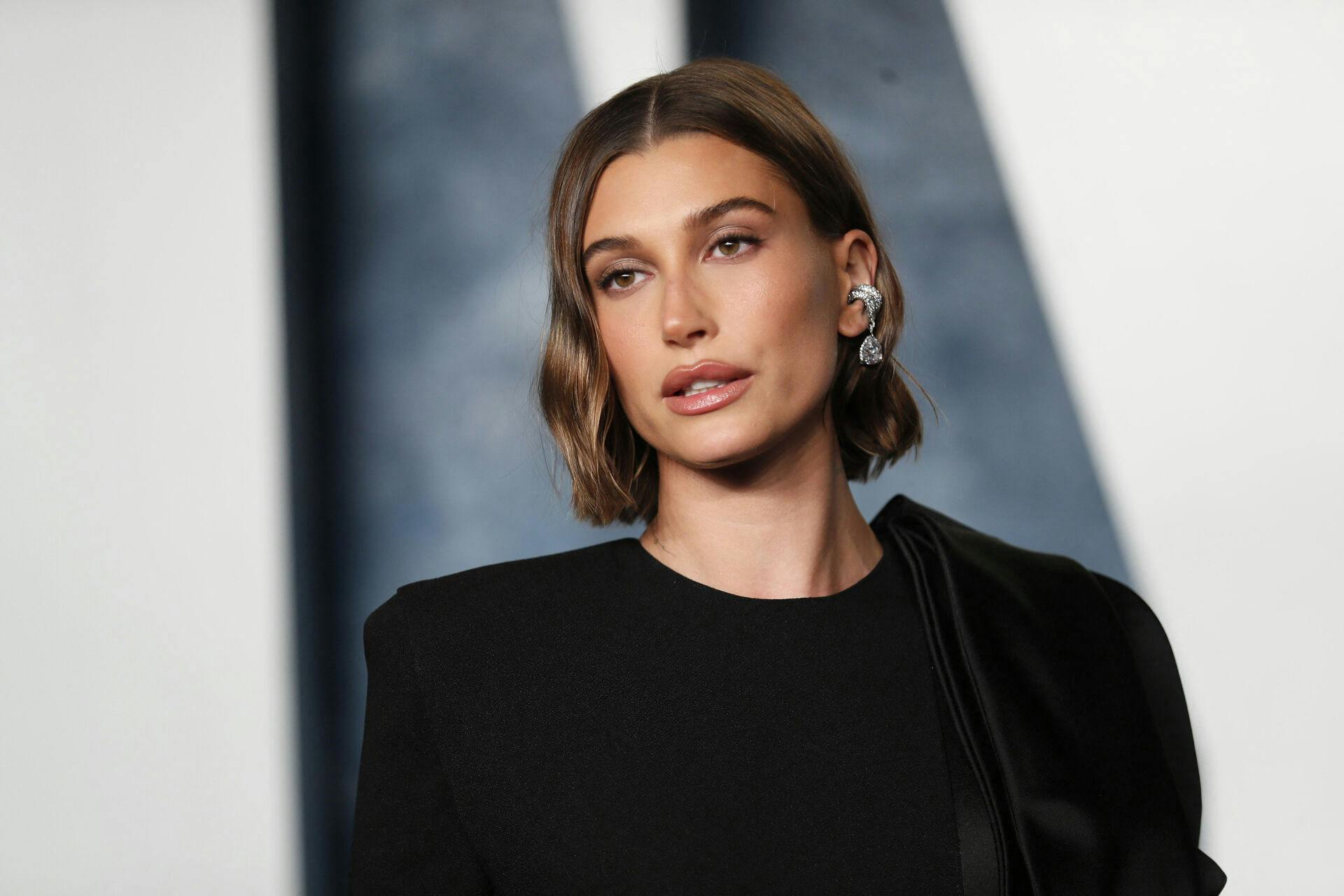 Hailey Bieber sender en særlig tak til popsangeren Selena Gomez.