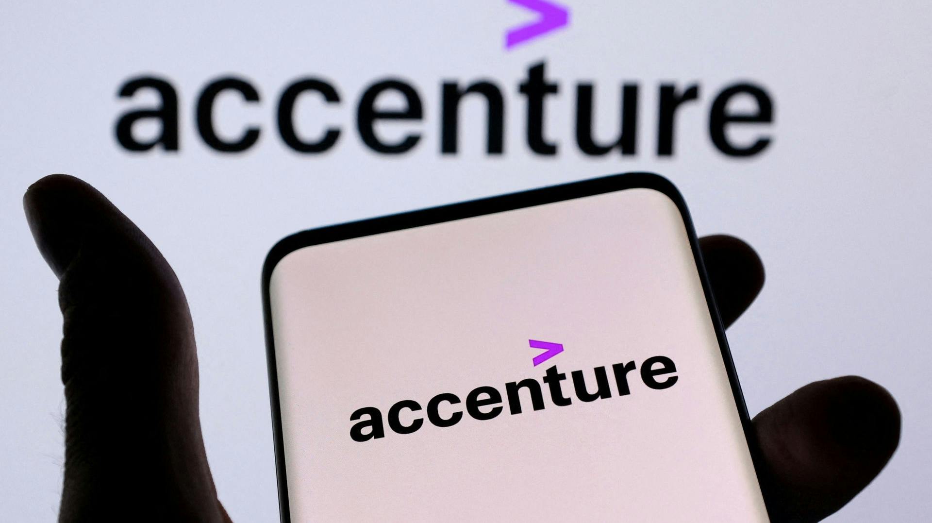 Accenture vil skære 19.000 stillinger. 