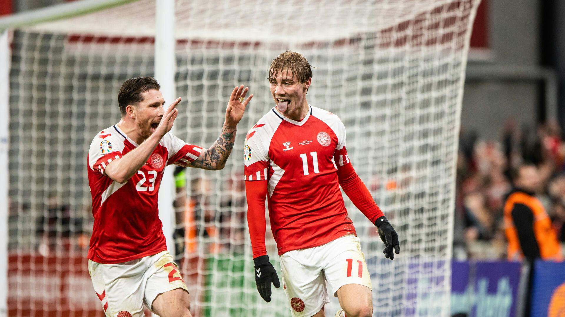 Nummer 11 er det mest populære navn at få på ryggen på de danske landsholdstrøjer for tiden. Der står nemlig Højlund på ryggen af den, og han er lige nu Danmarks ubestridte mest populære spiller.