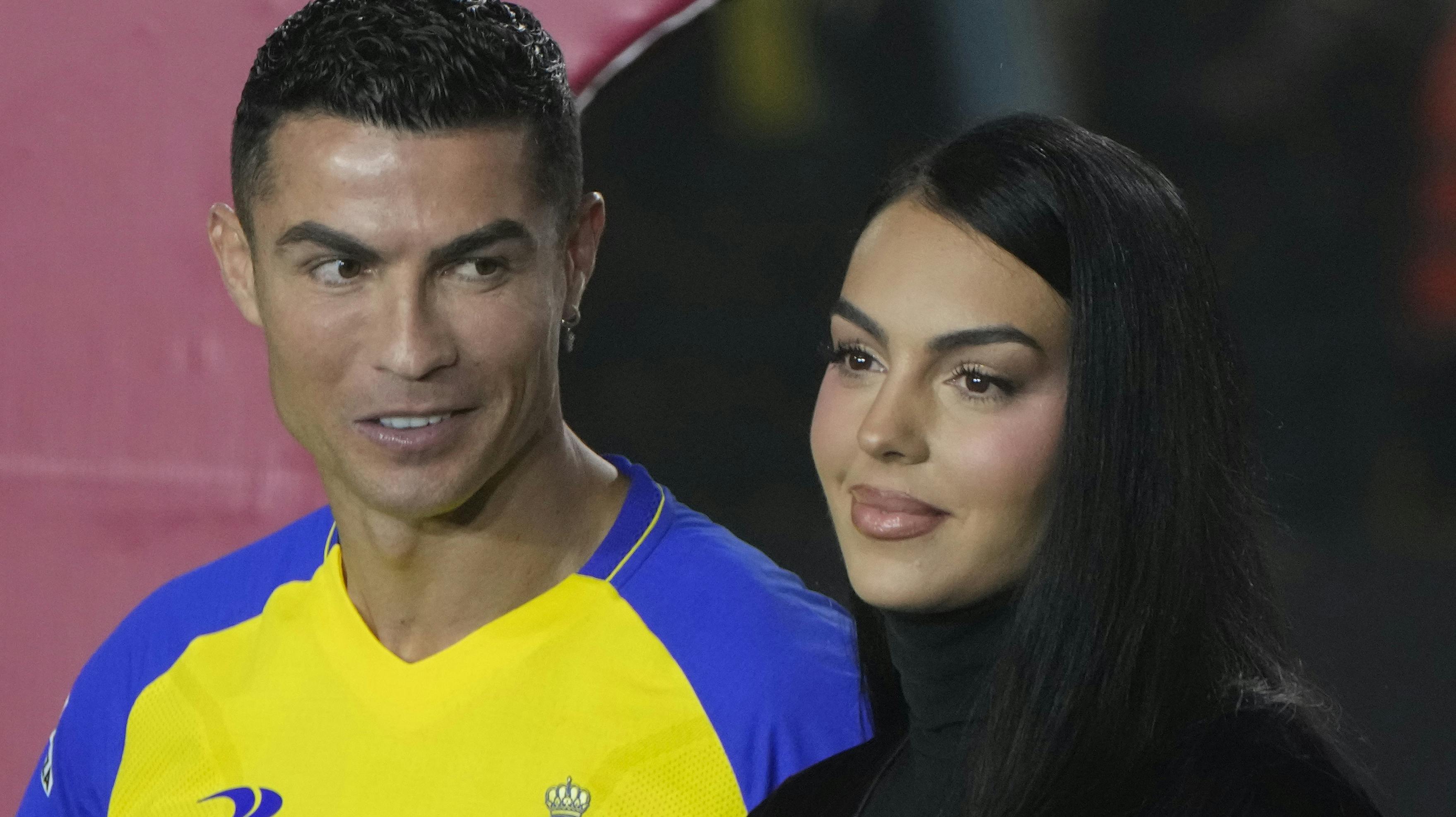 Cristinao Ronaldo har slet endnu en vanvittig rekord. Han er nu den spiller med flest landskampe nogensinde.