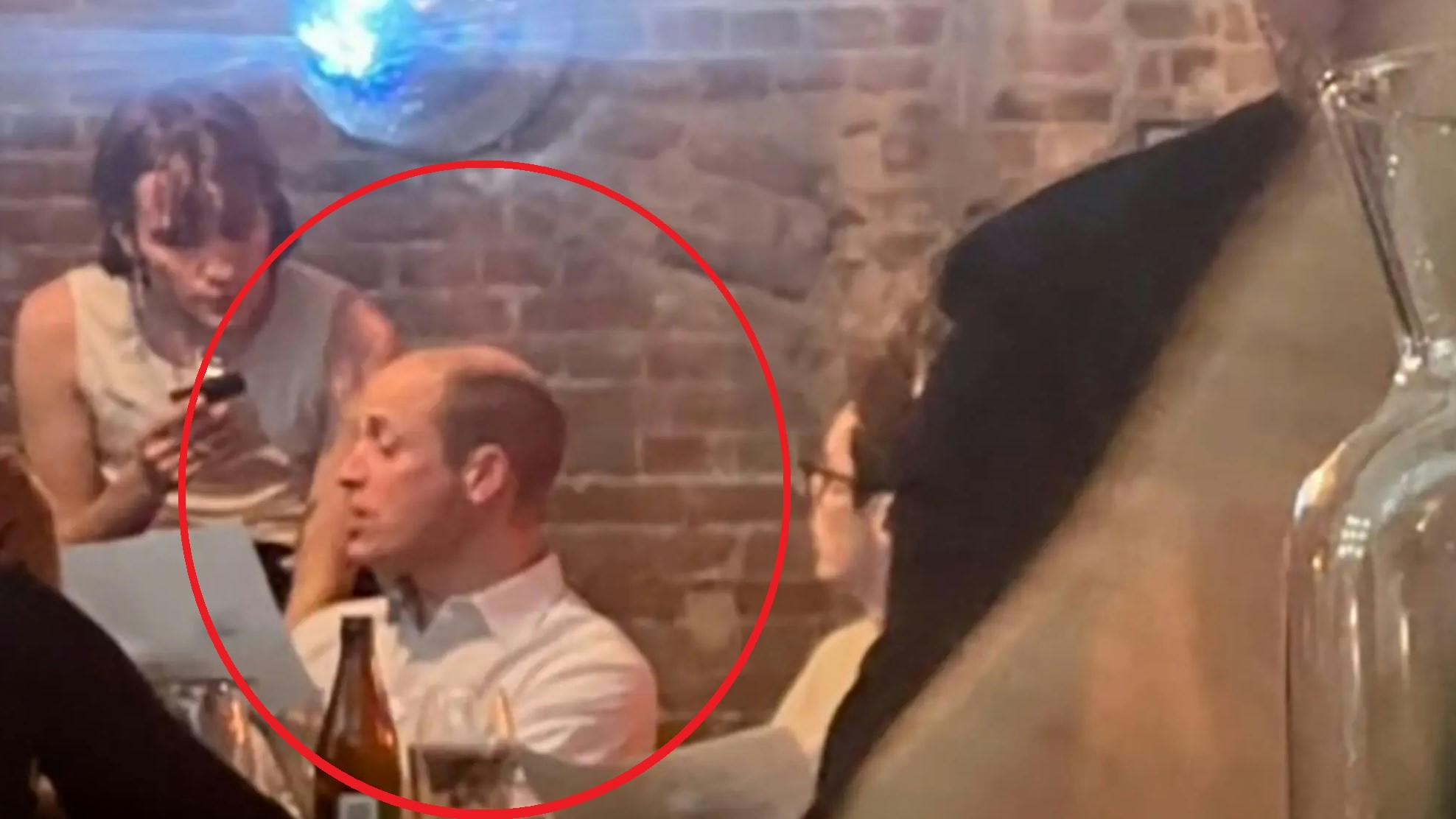 Prins William blev forleden spottet på en homo-restaurant i Polen.