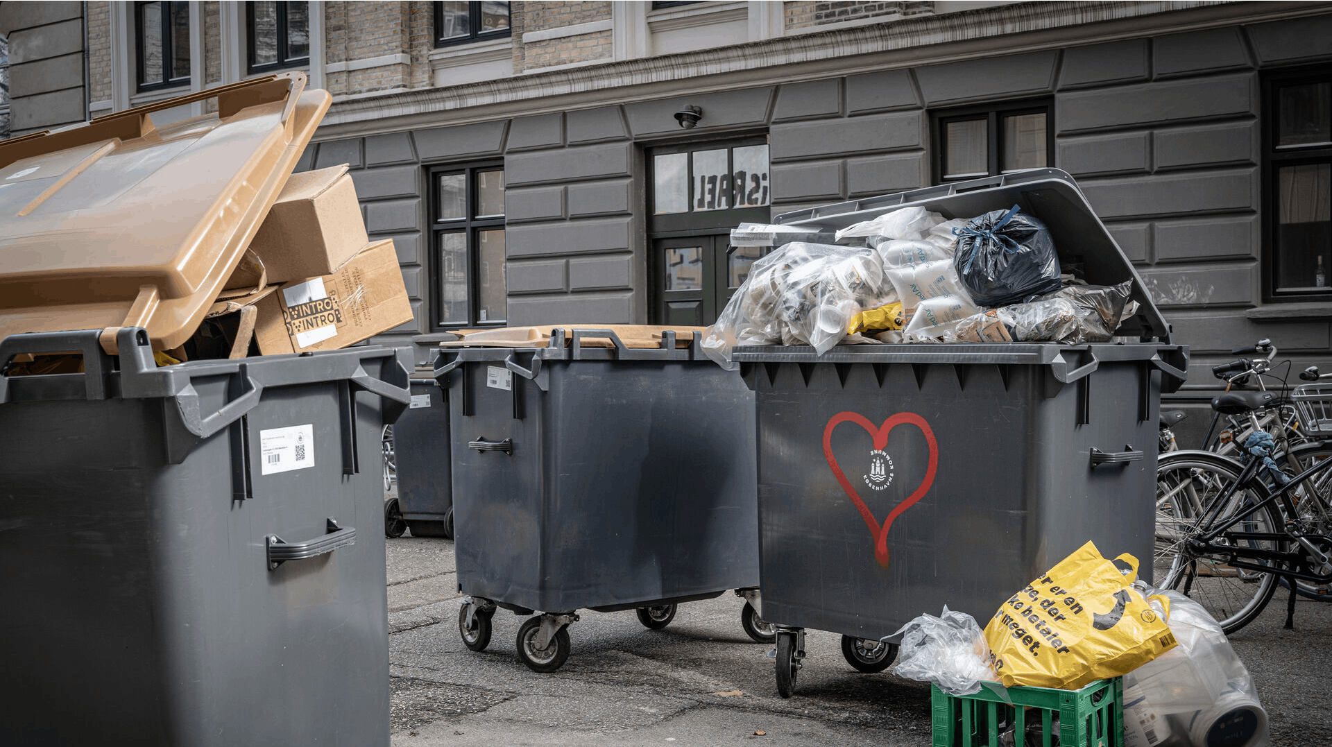 Skraldemænd bliver råbt ad på gaden