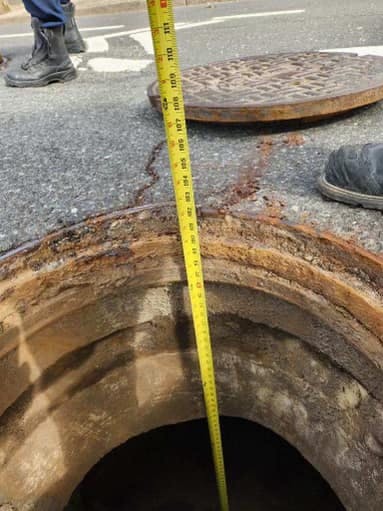 De fem unge var gået under en kilometer i det underjordiske system under Staten Islands gader, men havde totalt mistet orienteringen dernede. 