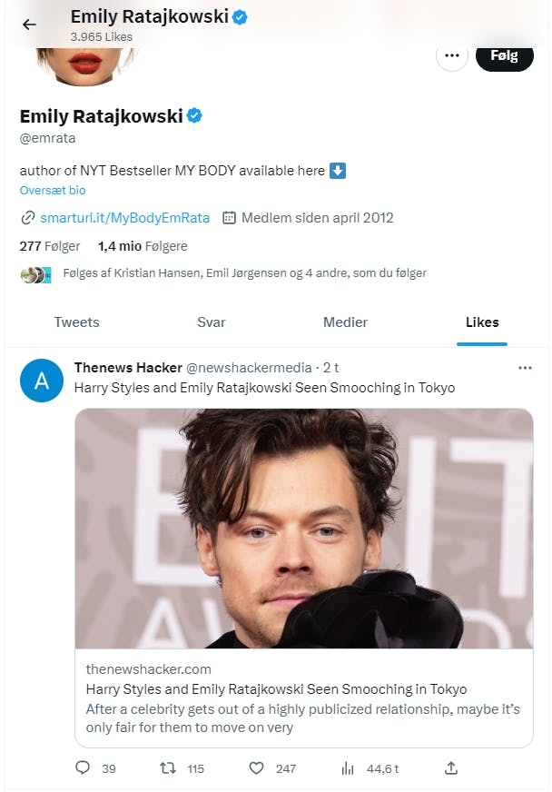 Under "likes" kan man se, at Emily lige har scrollet og ramt hjertet under en artikel om sig selv og den natlige flirt 