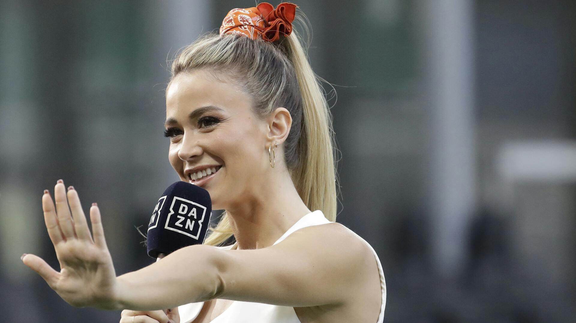 Den populære italienske tv-vært Diletta Leotta skal være mor for første gang. Hun er nemlig gravid og faren til barnet er den tidligere Liverpool-målmand Loris Karius.