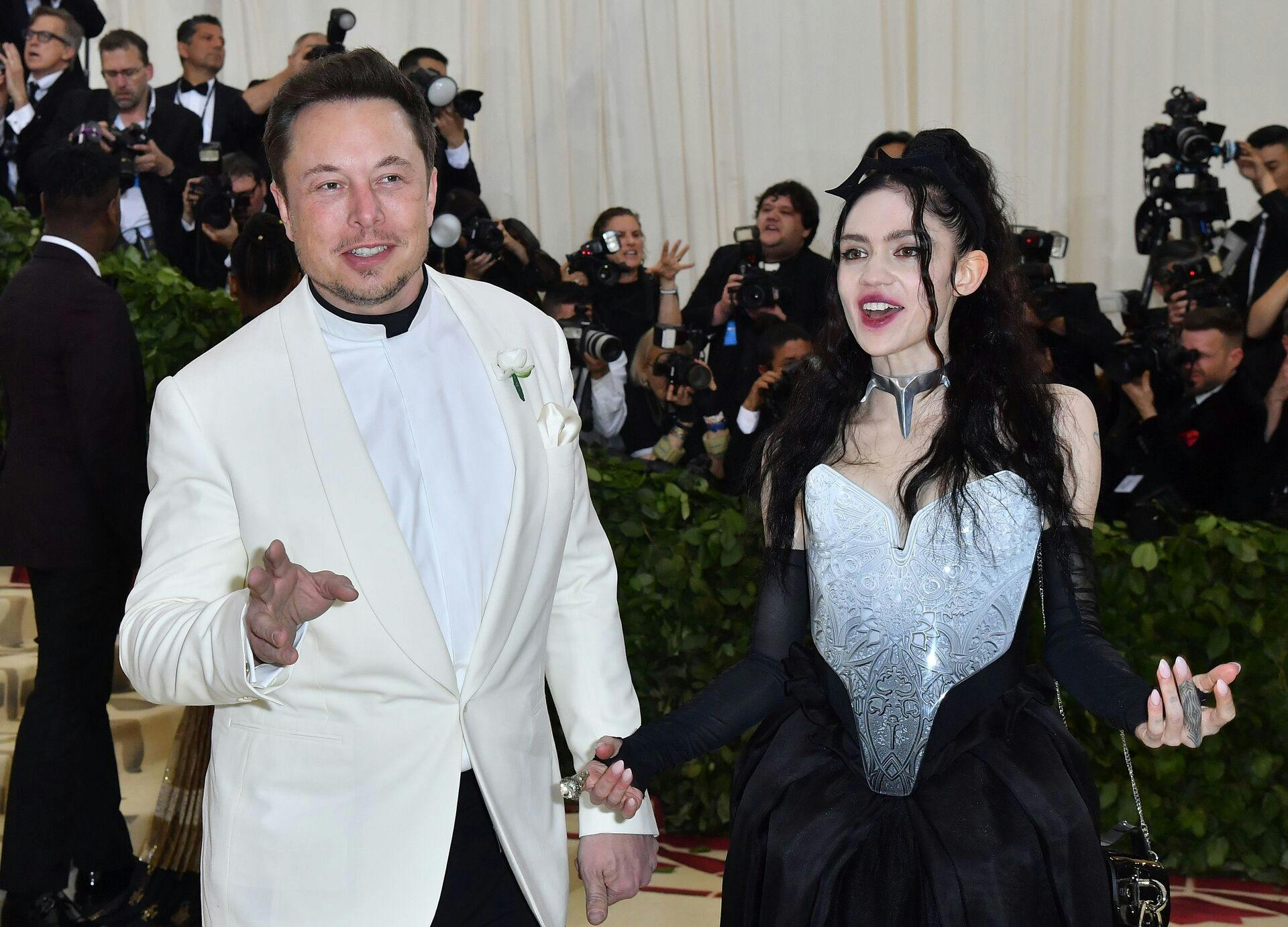 Elon Musk og Grimes trådte første gang frem på den røde løber som par til Met Gala i 2018.
