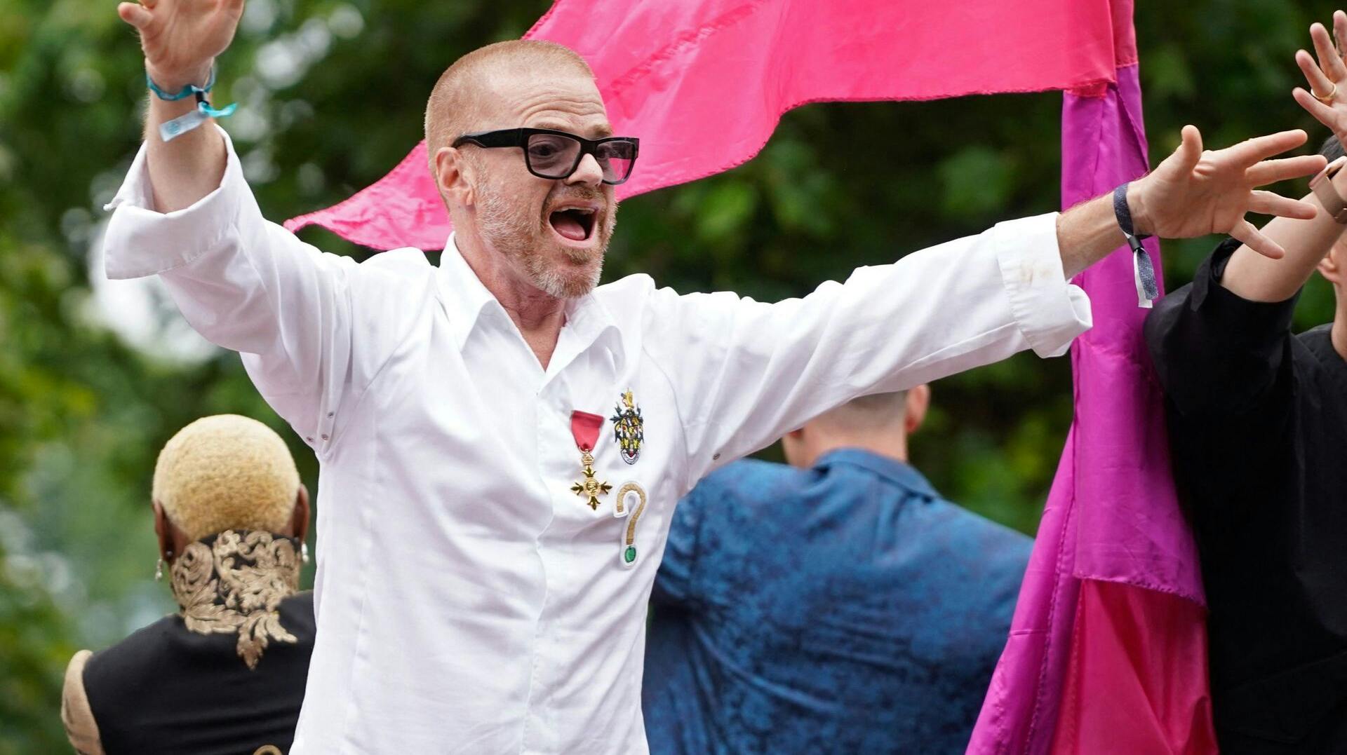 Den 56-årige tv-personlighed, kok og ejer af Michelin-restauranten "Fat Duck" Heston Blumenthal, er blevet gift igen. Denne gang med den 20 år yngre Melanie Ceysson.