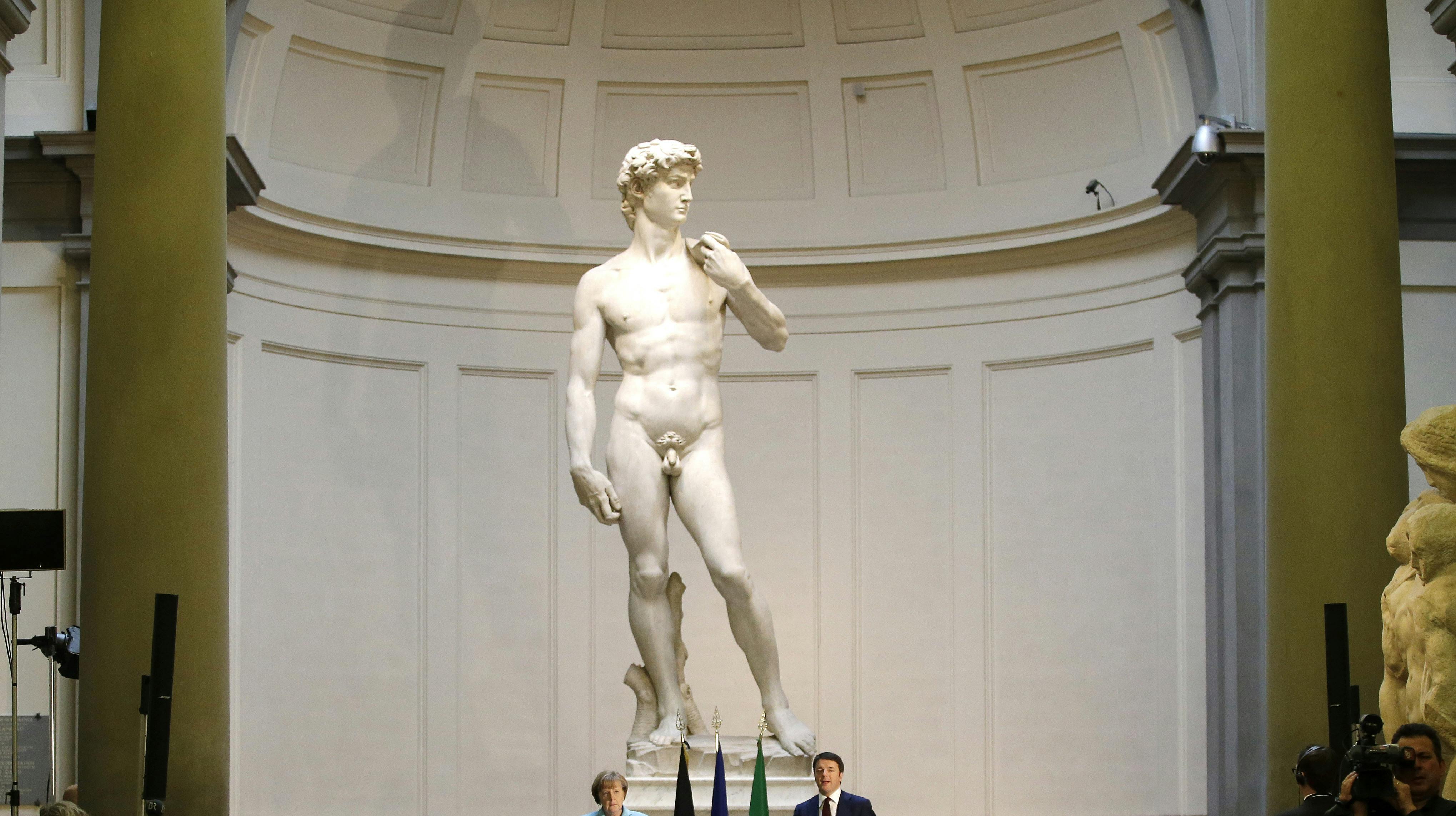 Her ses Angela Merkel og Matteo Renzi foran den ikoniske David-skulptur i Firenze tilbage i 2015. nbsp;