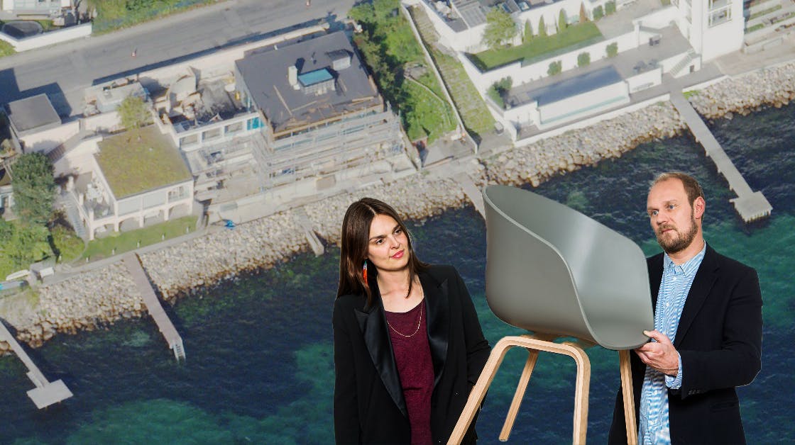 Der skal nok mere end et enkelt møbel fra Hay-butikken til for at fylde den nye superbolig her på Strandvejen i Klampenborg.