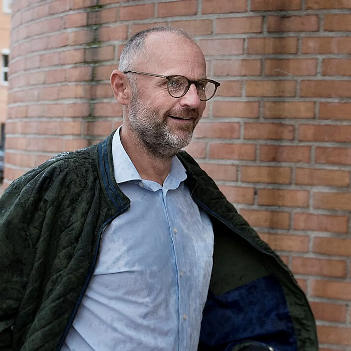 Henrik Qvortrup jubler fra hospitalssengen: Operationen vel overstået | SE og HØR