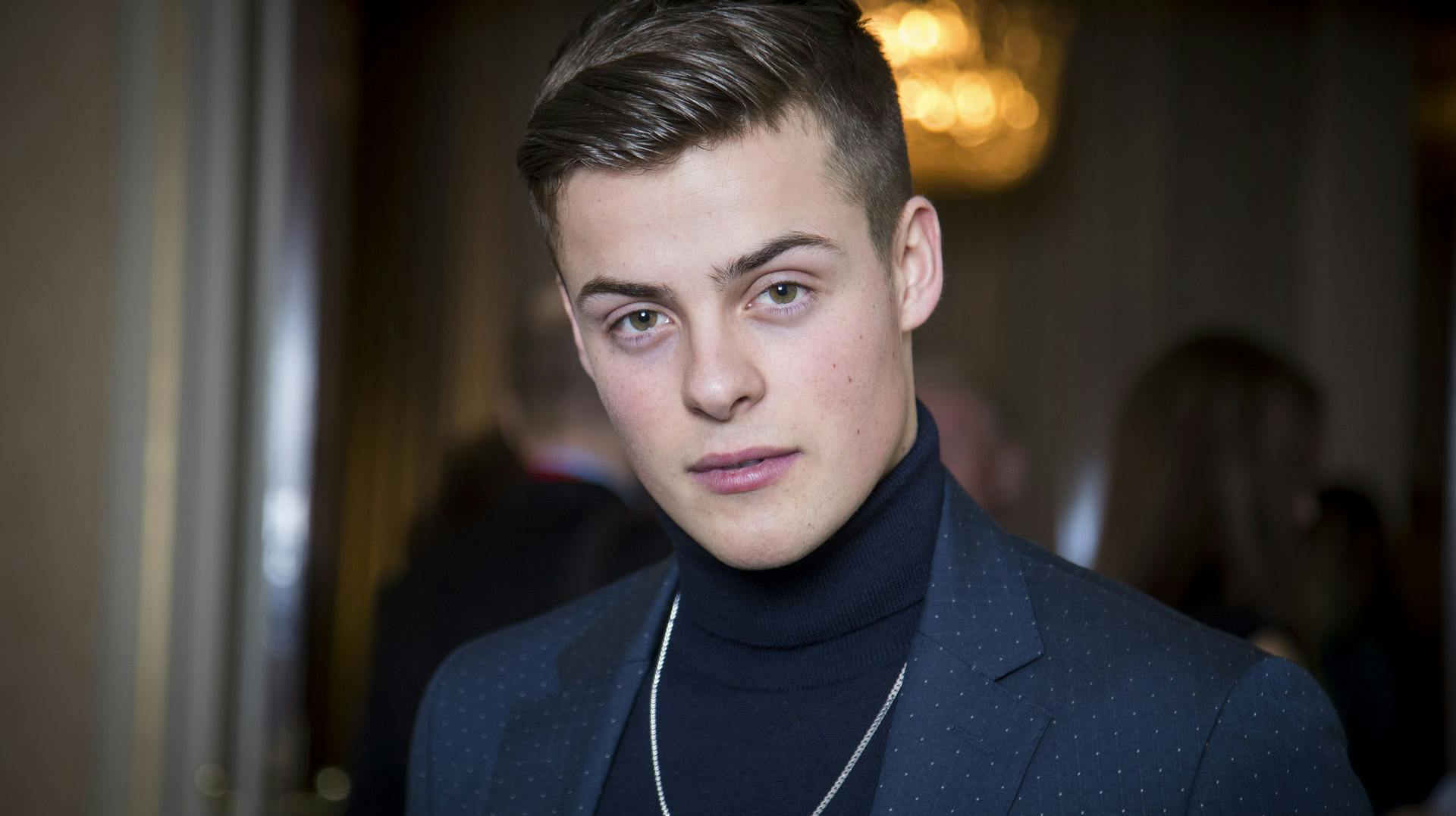 Herman Tømmeraas slog igennem som skuespiller med rollen "Chris" i den norske ungdomsserie "SKAM" fra 2017. 