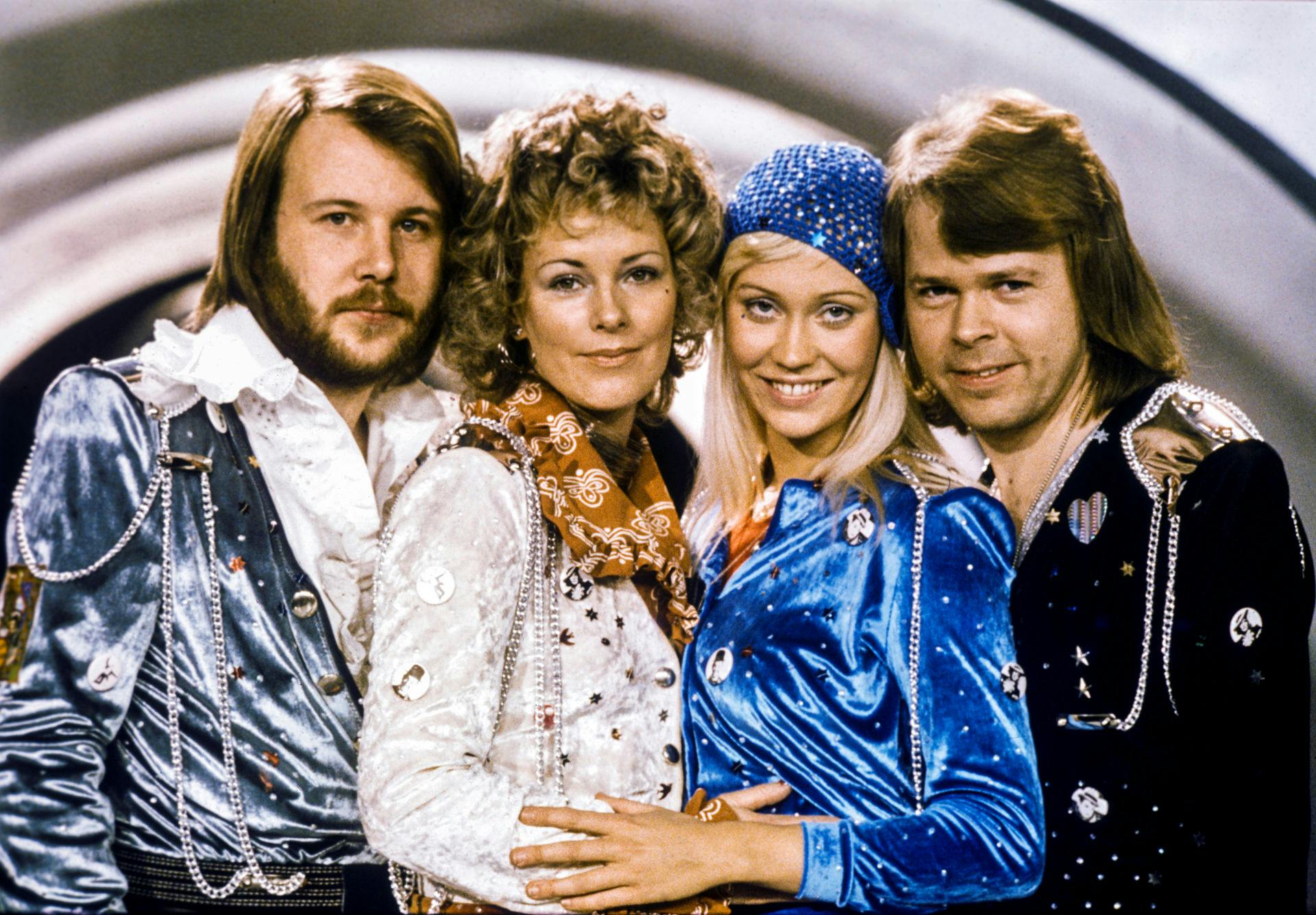 Abba startede i1970, og de blev verdenskendt, da de i 1974 vandt det europæiske melodi grand prix med sangen "Waterloo".&nbsp;