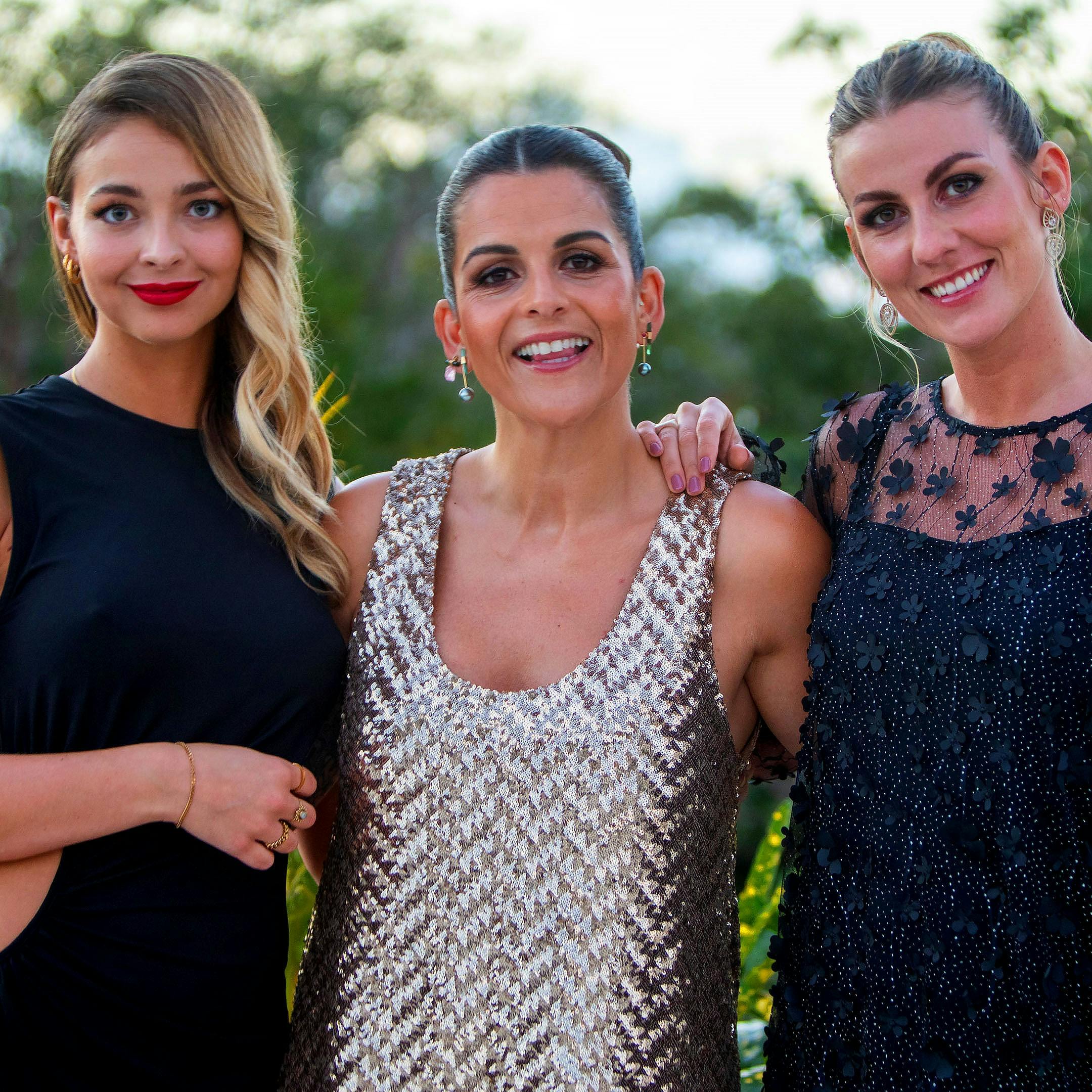 Petra Nagel er igen vært, når "Bachelor" går i luften med omvendt fortegn. "Bachelorette" har Julie Kriegler (til venstre) og tidligere deltager Mette Sommer i spidsen.